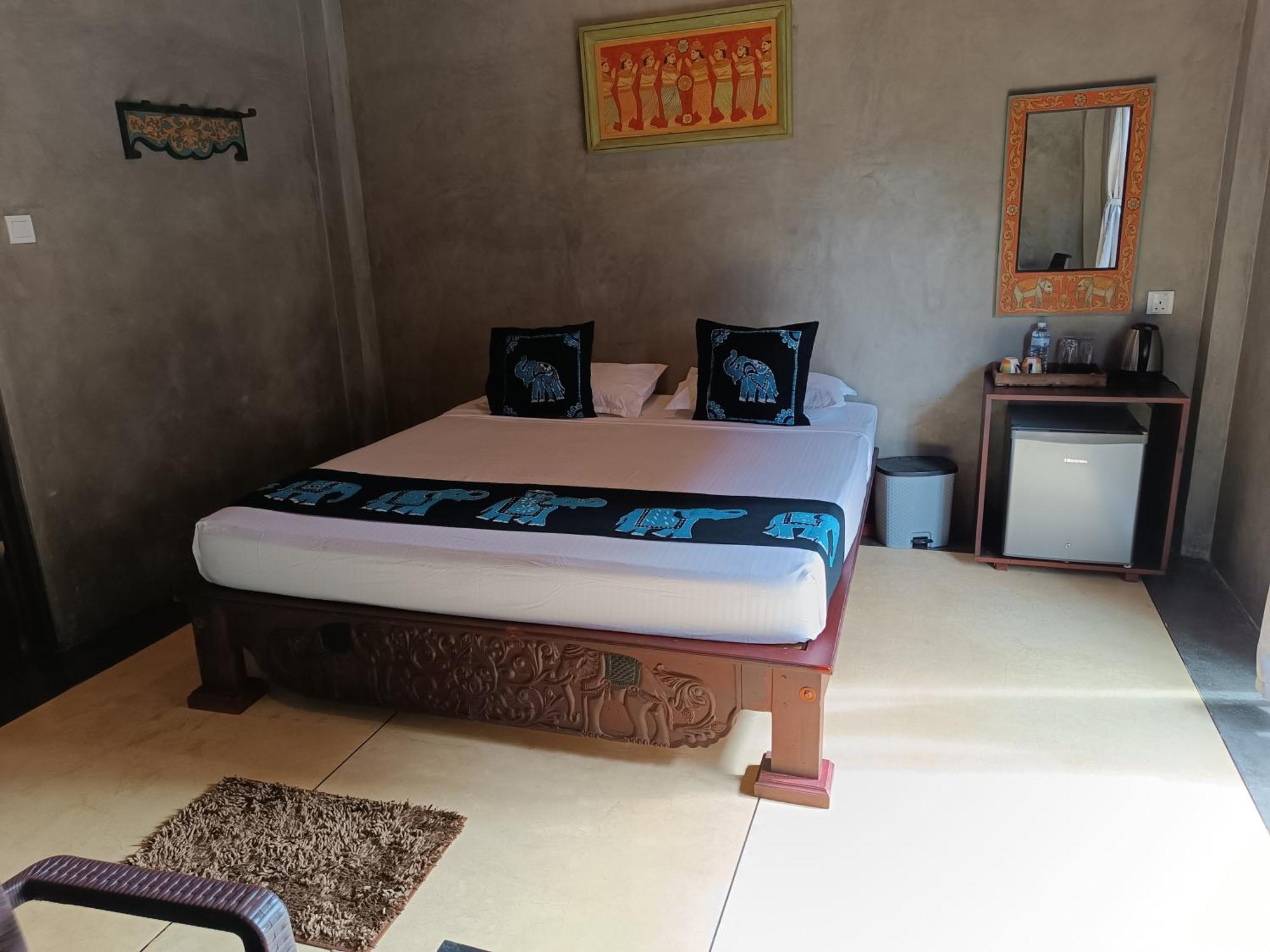 Deluxe Queen Room with Pool View