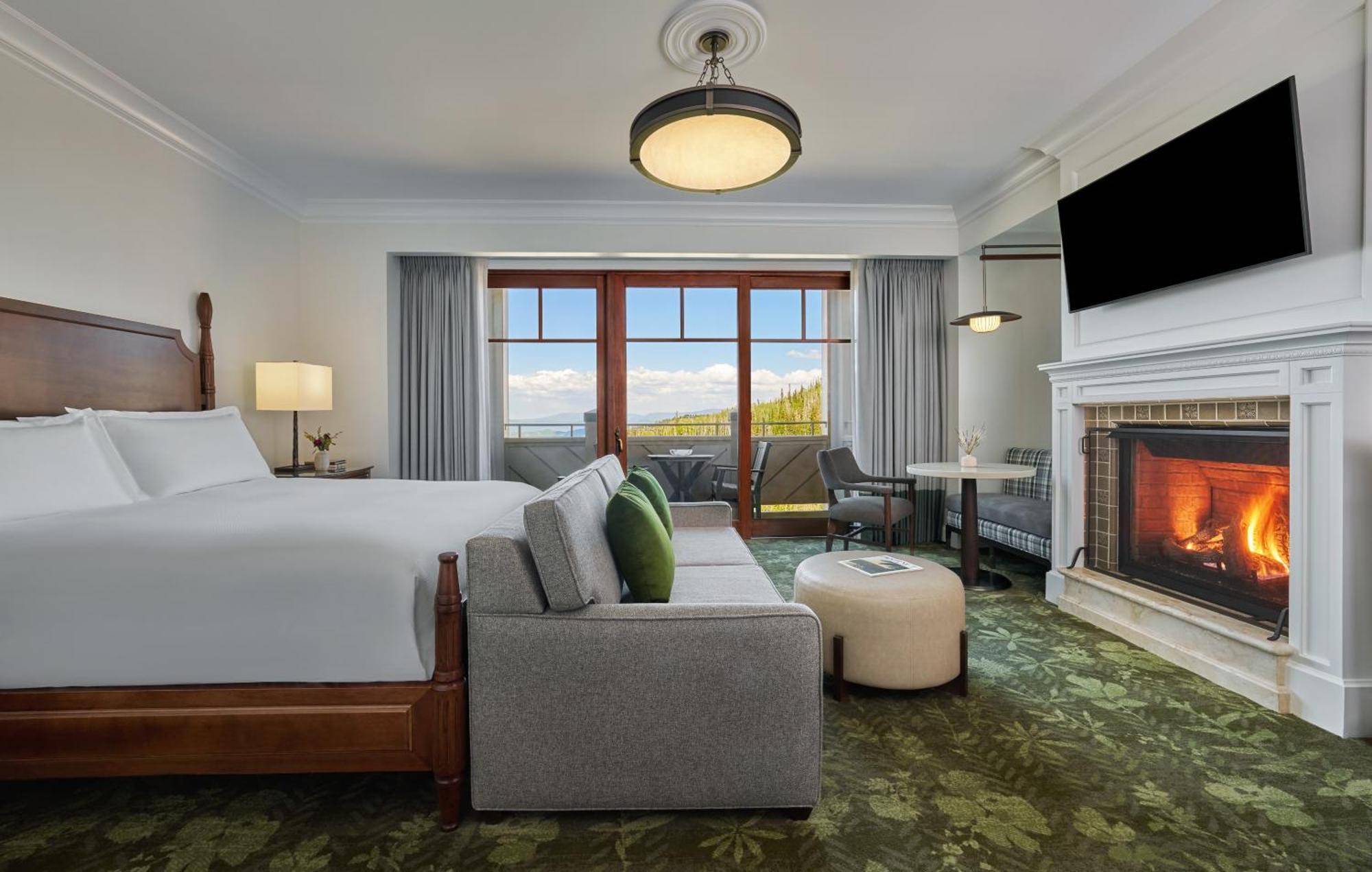 Peak View King Accessible Room