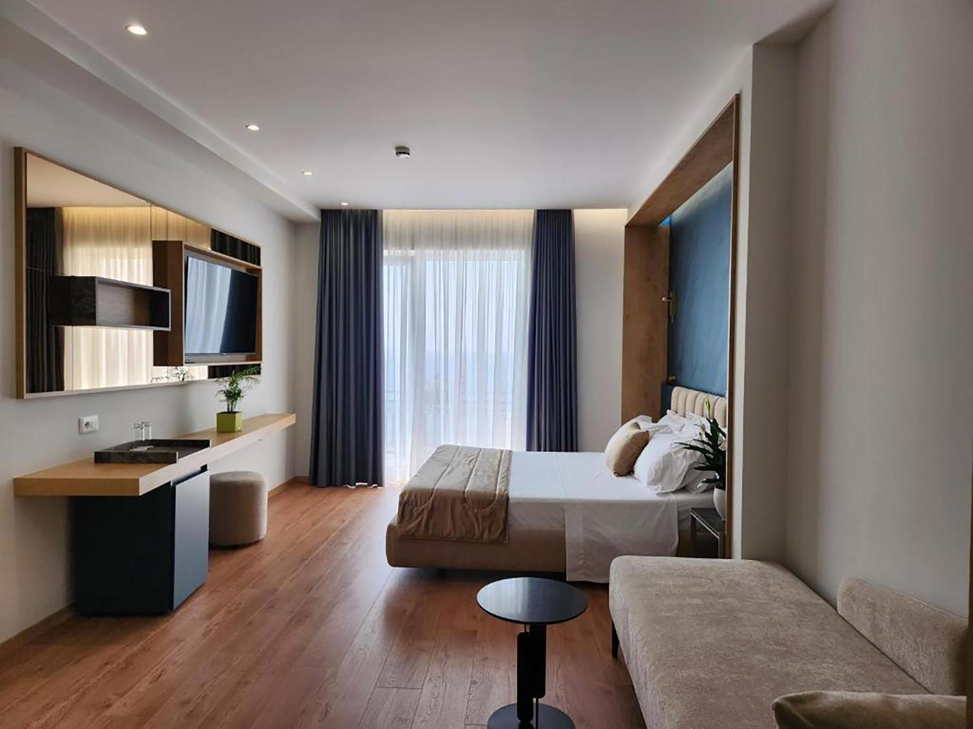 Superior Driepersoonskamer met Balkon en Uitzicht op Zee.