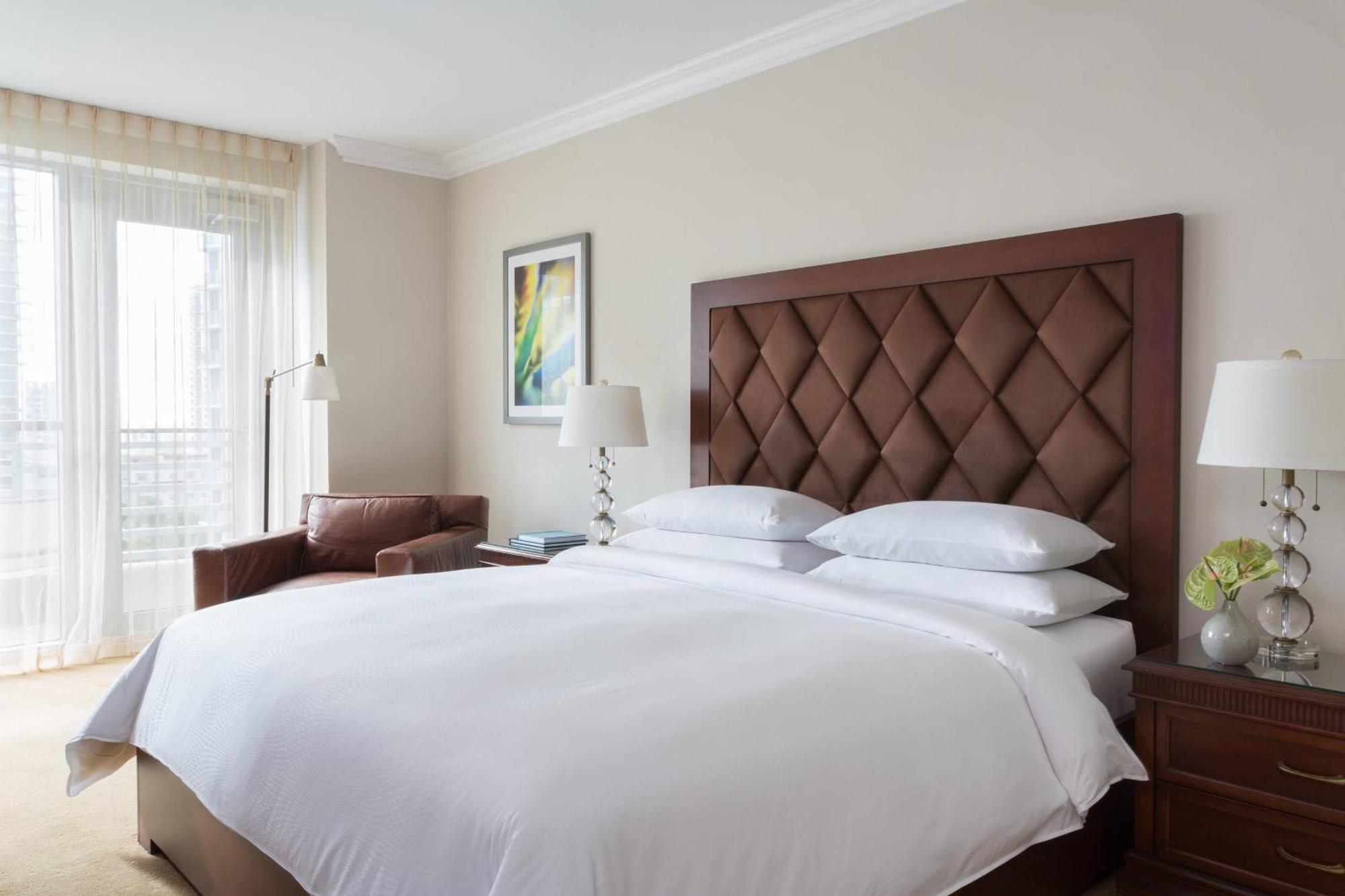 Concierge Level Guest Room 1 King