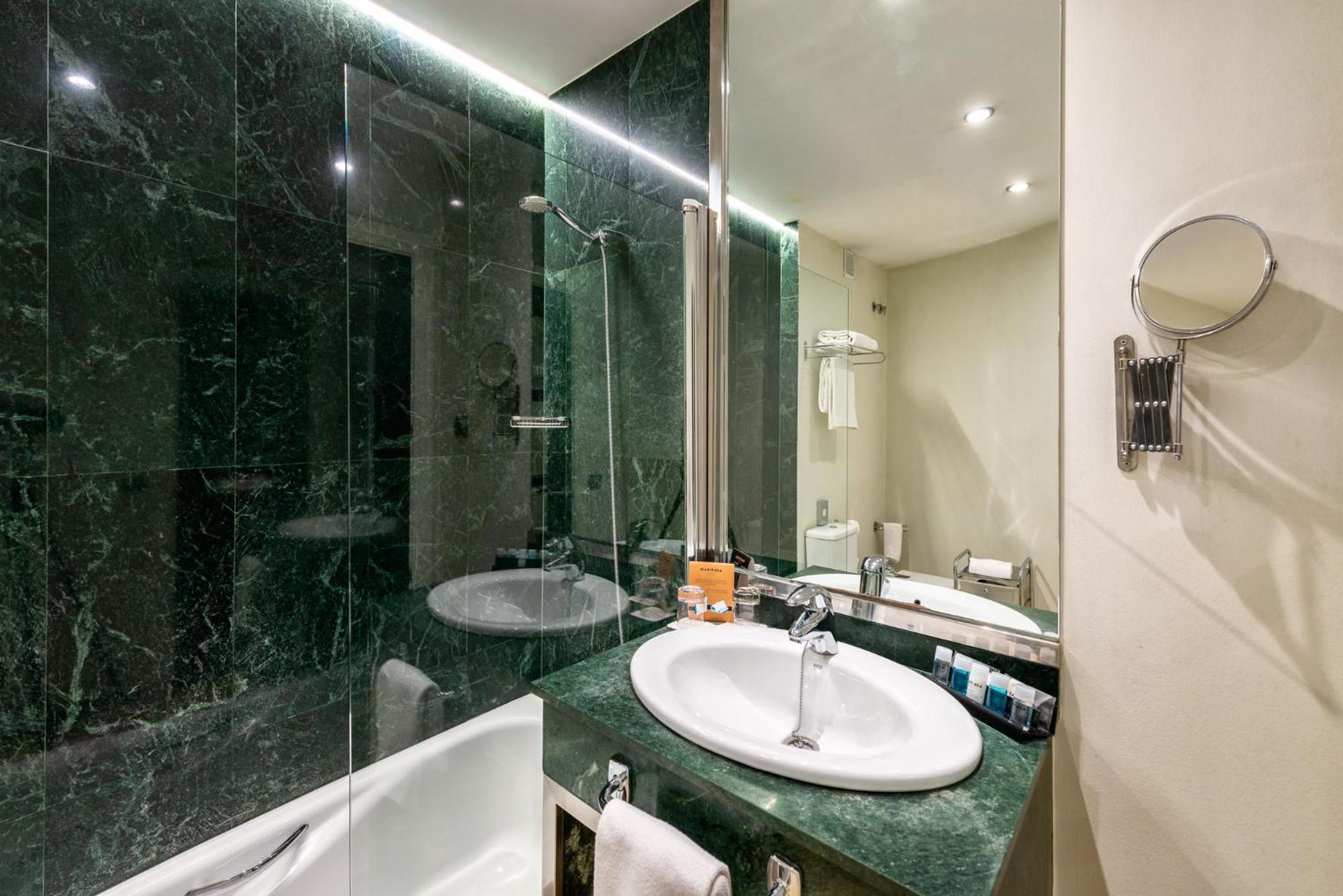 Standard Double or Twin Room,1549043944:JPEG