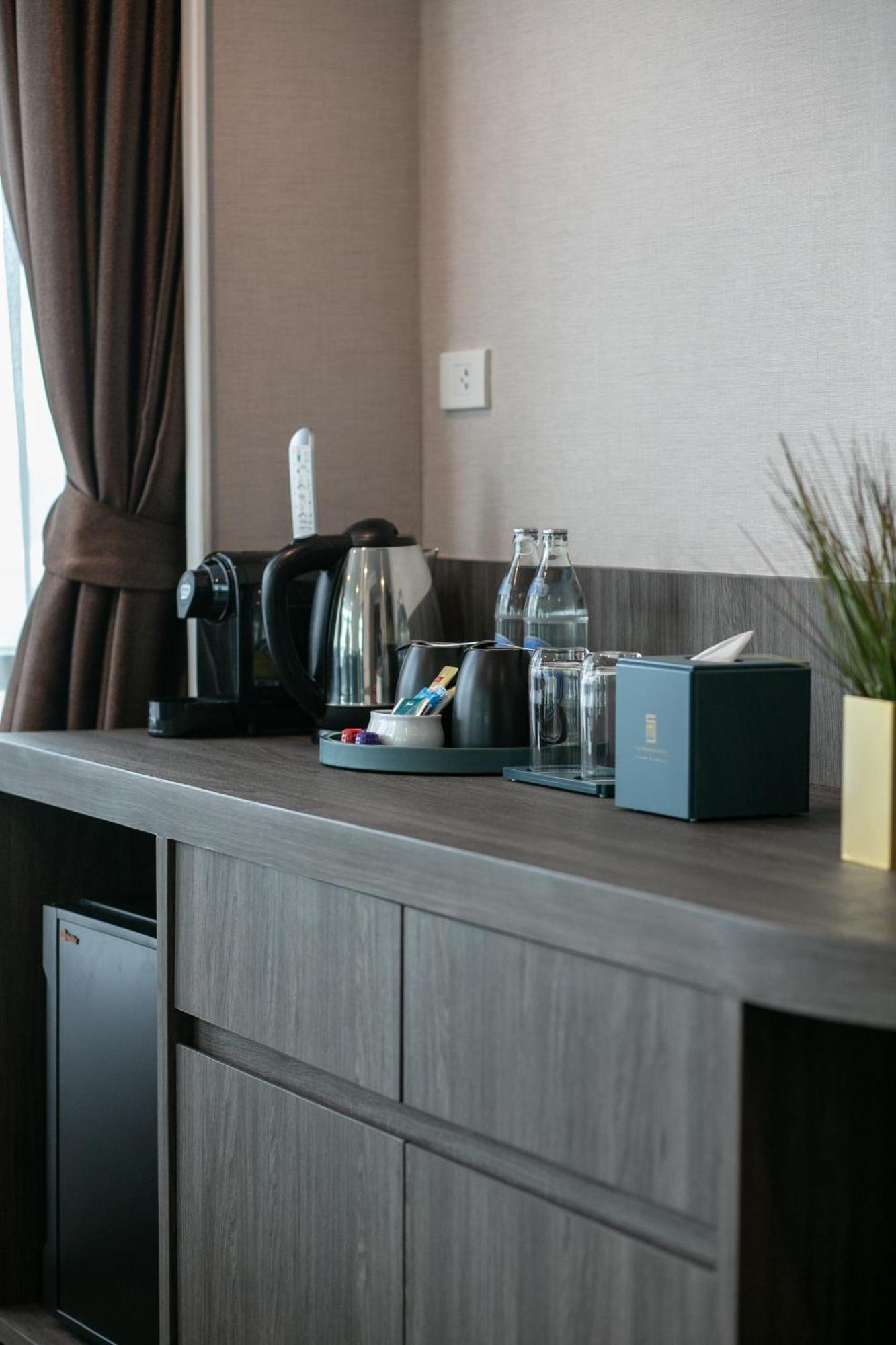 Executive Suite Airport View