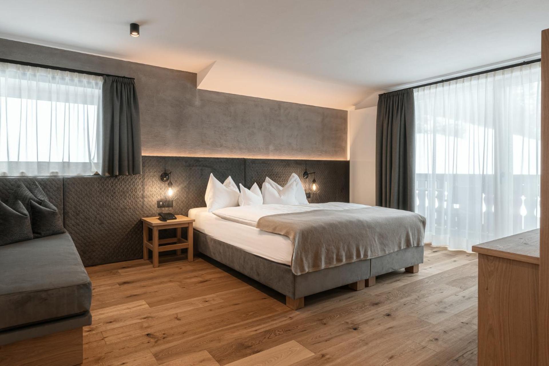 Junior Suite,1550757187:JPEG