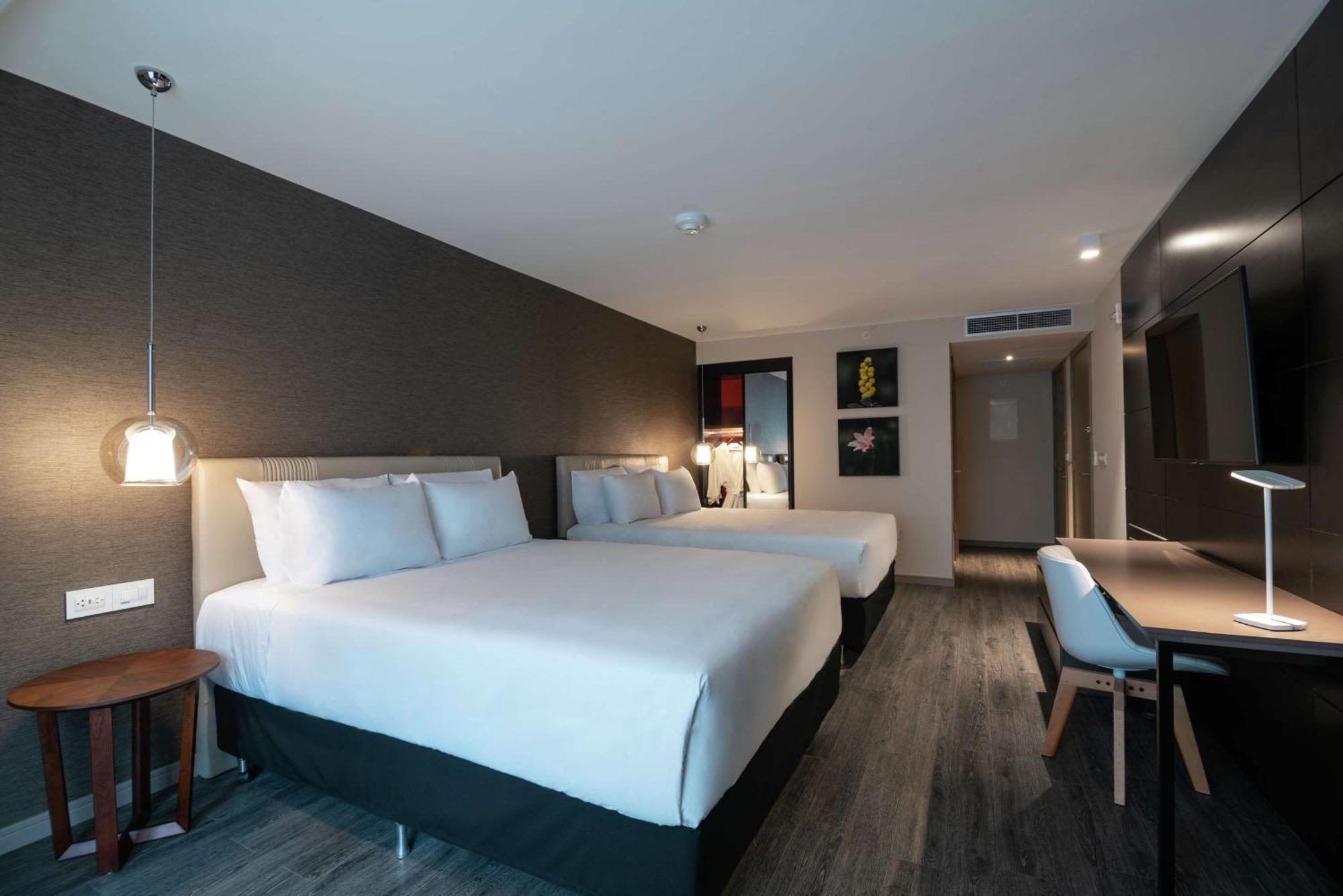 Queen Room Two Queen Beds Roll Shower Mobility Hearing Access