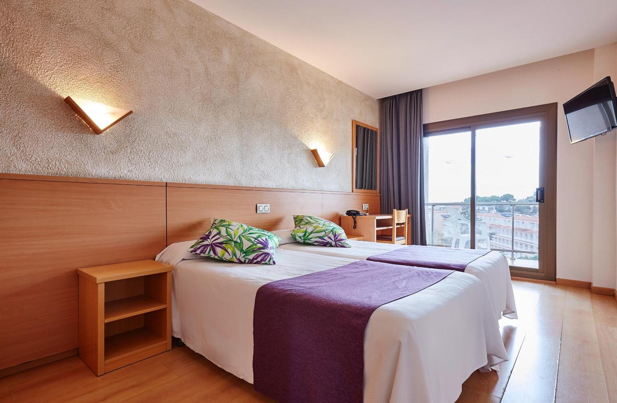 Double or Twin Room,1559625559:JPEG