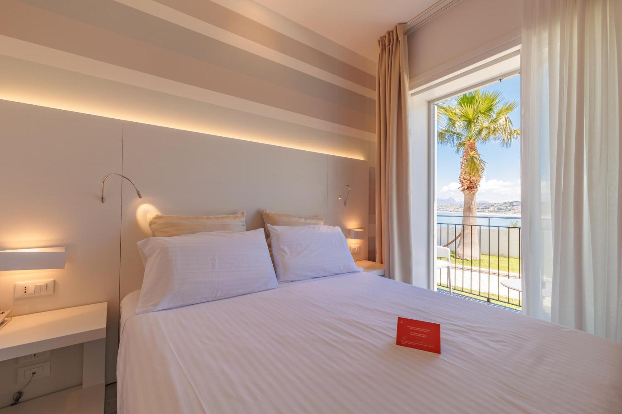 Triple Room Sea View Balcony Ground Floor
