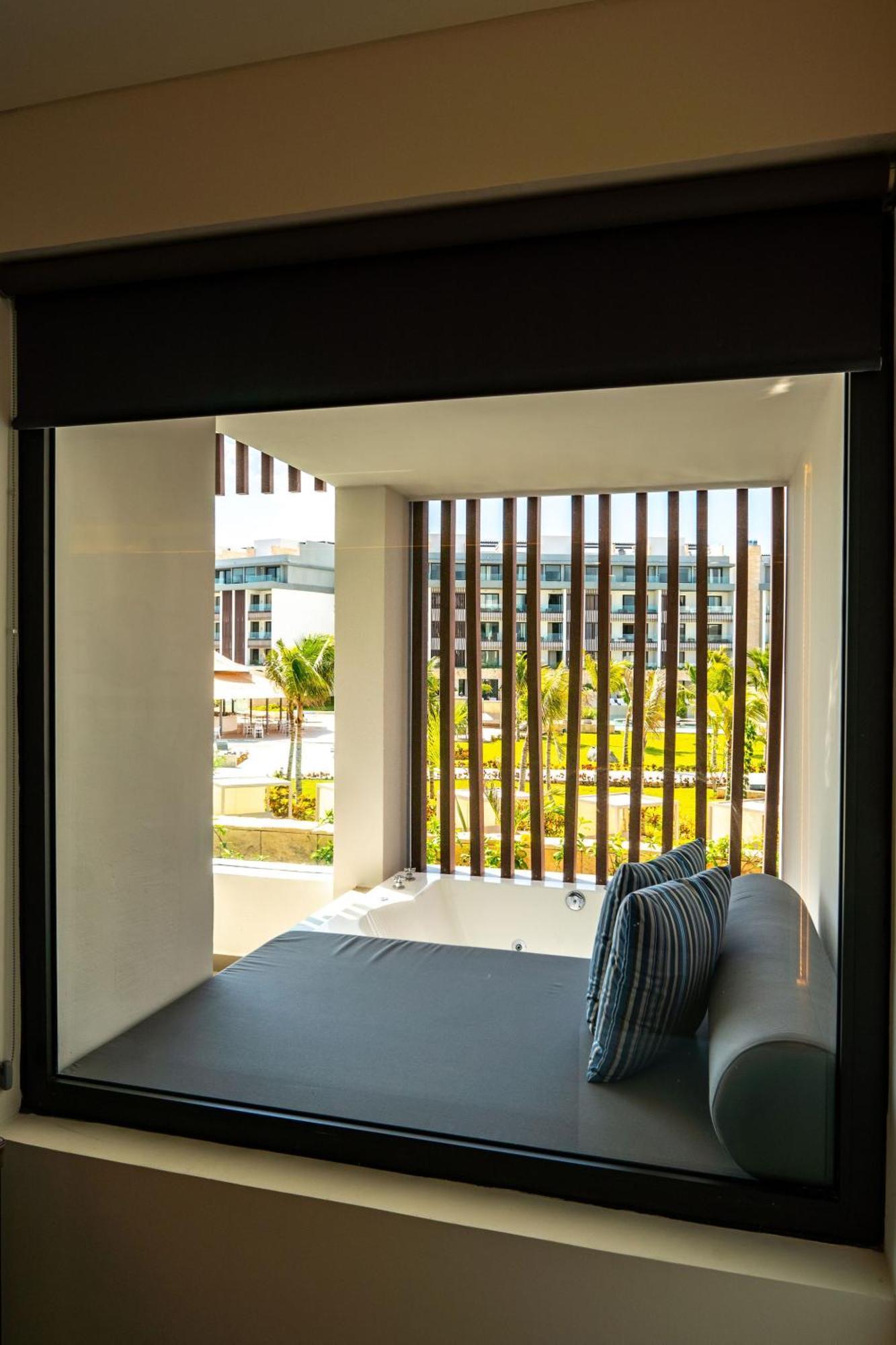 Jr. Suite Outdoor Jacuzzi - Free WiFi,1589242962:JPEG