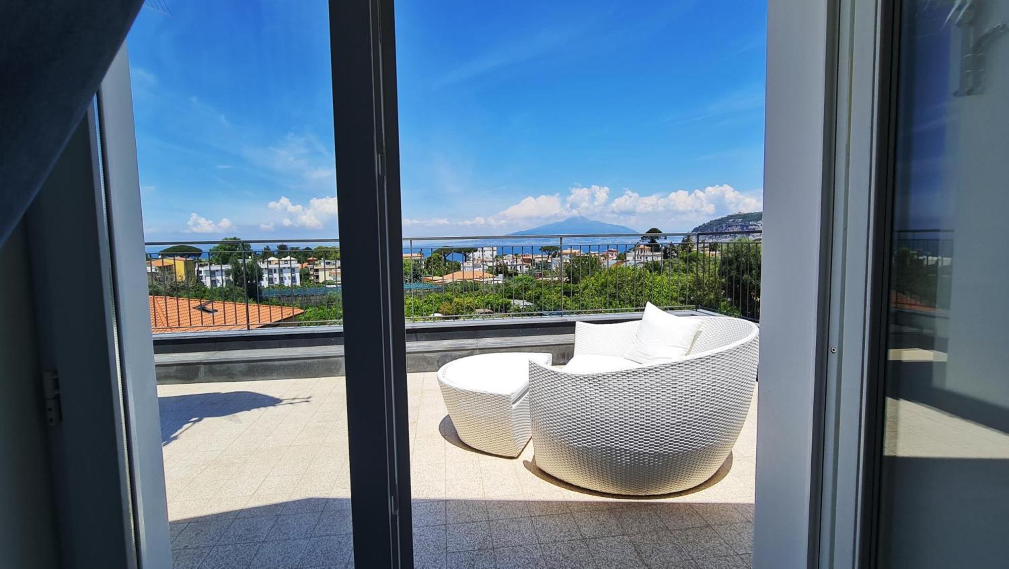 Deluxe Suite with Terrace and Sea View