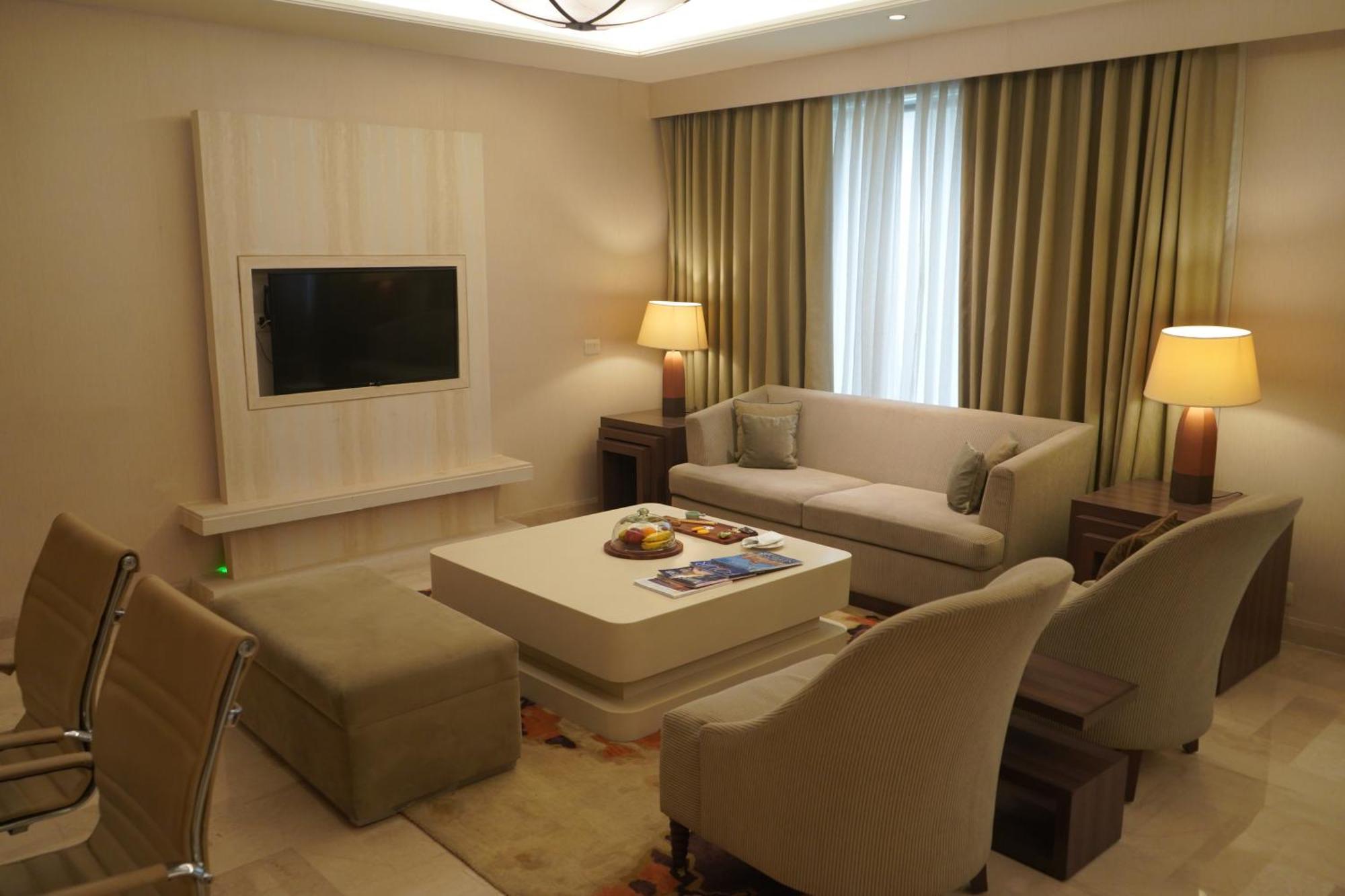One-Bedroom King Suite Pool View
