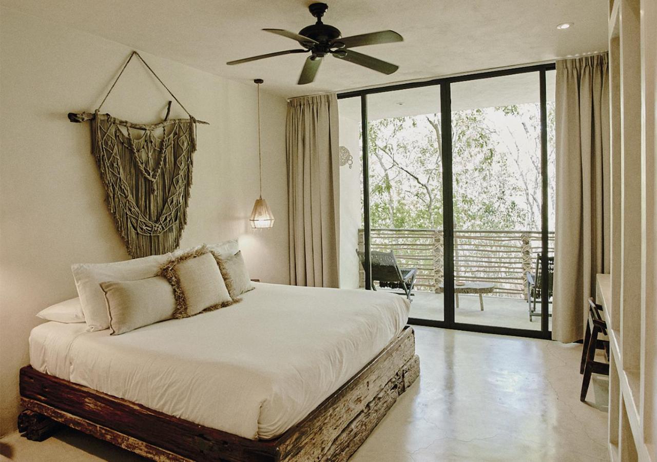 Three-Bedroom Luxury House,1594725474:JPEG