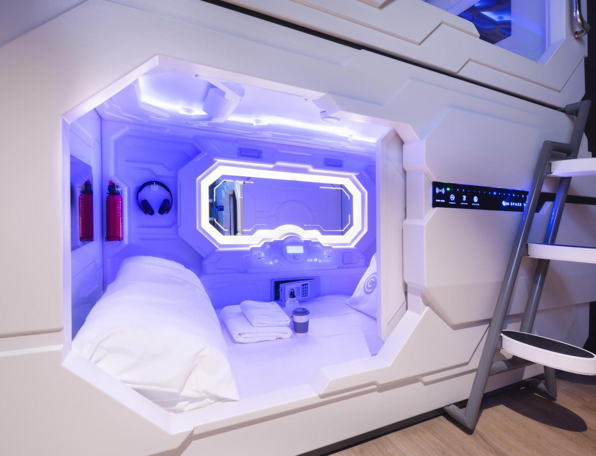 Side Entrance Capsule with One Single Bed,1687543872:JPEG