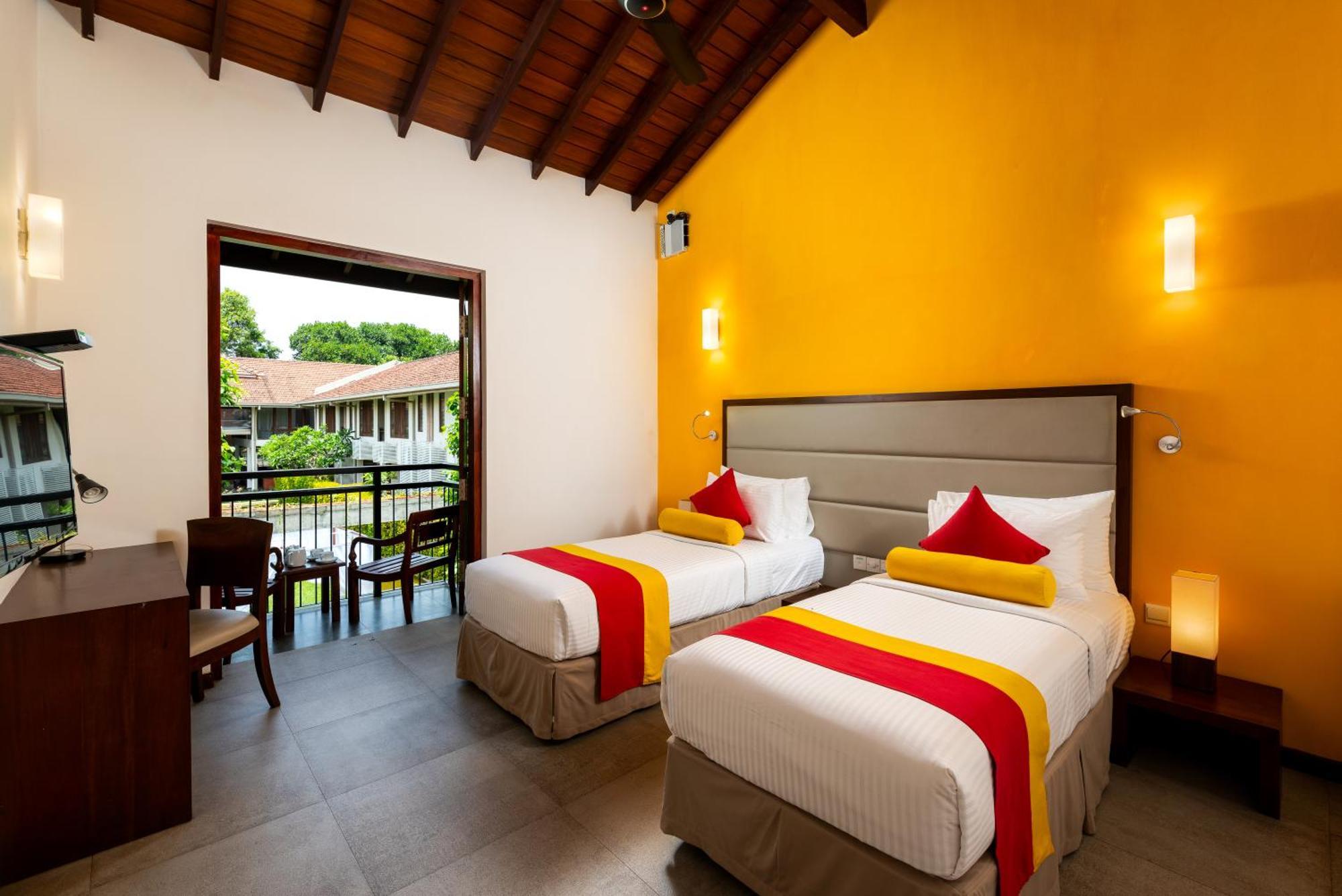 One-Bedroom Deluxe Suite with Kitchenette & Balcony,1604789003:JPEG