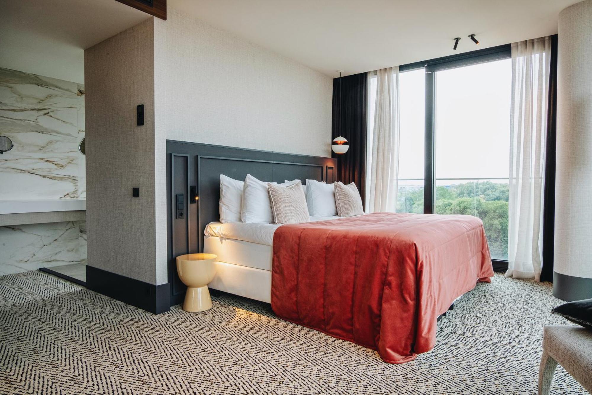 Deluxe Double Room Bath