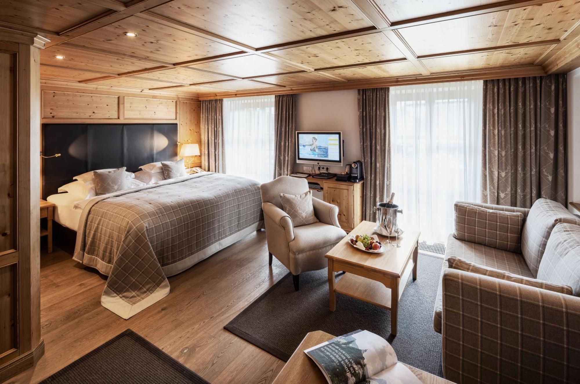 Junior Suite,1525723549:JPEG
