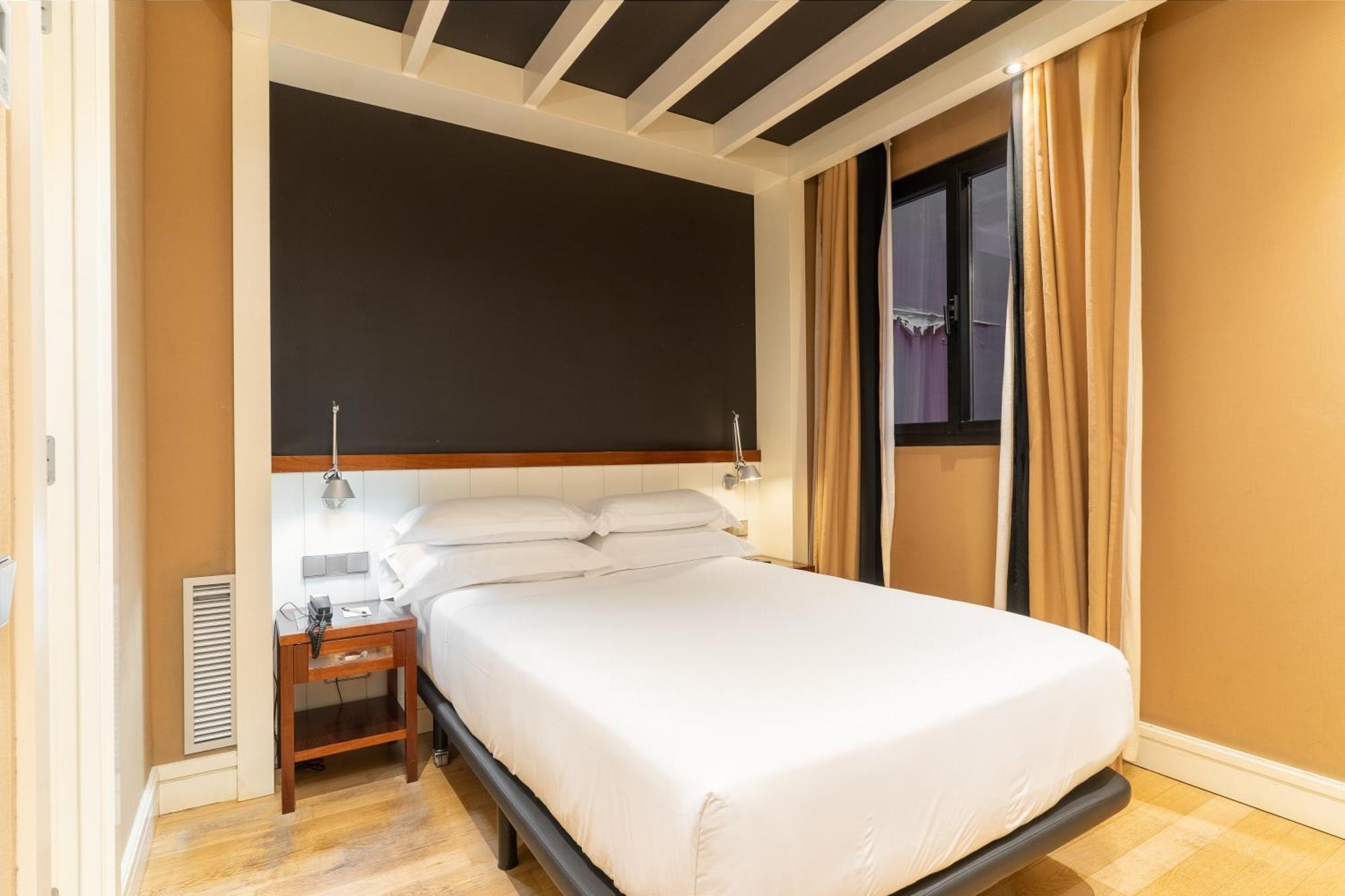 Interior Single Room without views
