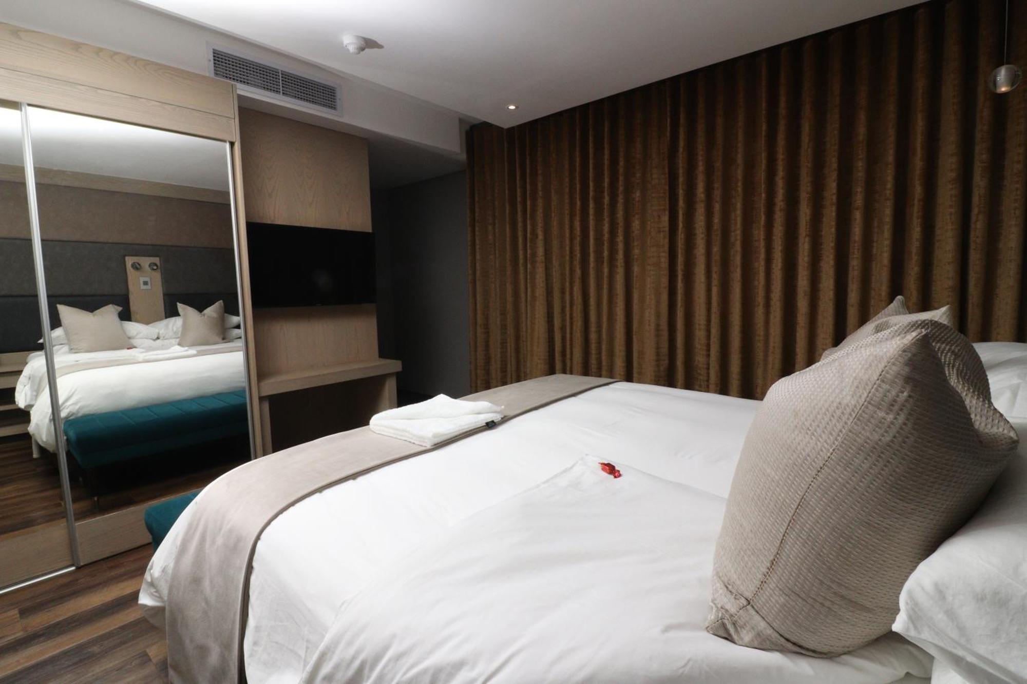 Deluxe Double Room,1611130516:JPEG