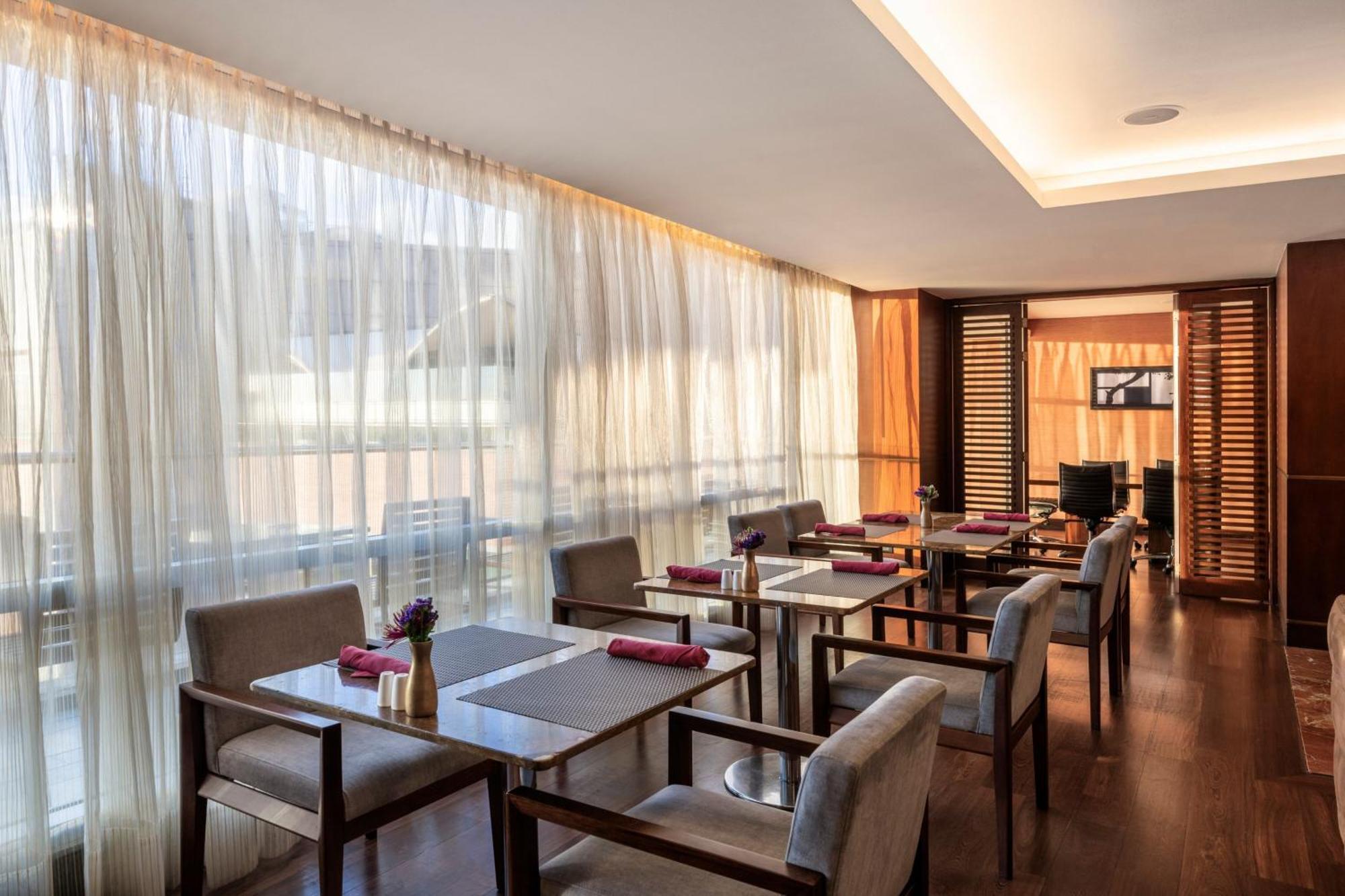 King Suite - Executive Lounge Access