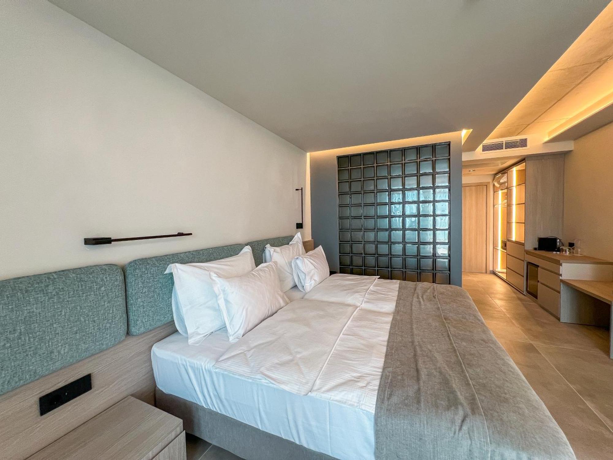 Deluxe Double Side Sea View Room unlimited access to Calma SPA Center