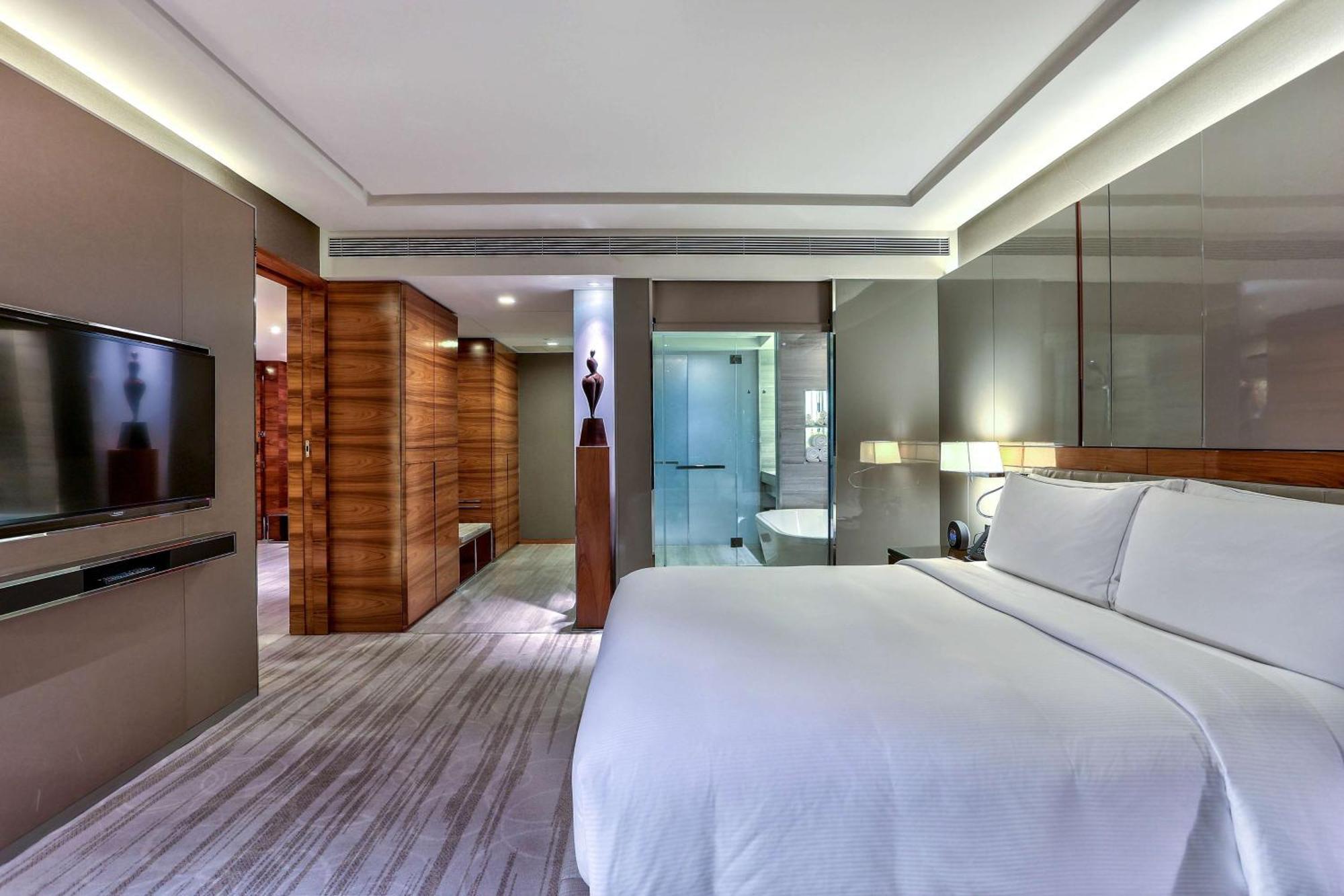 Executive King Suite,1622042185:JPEG