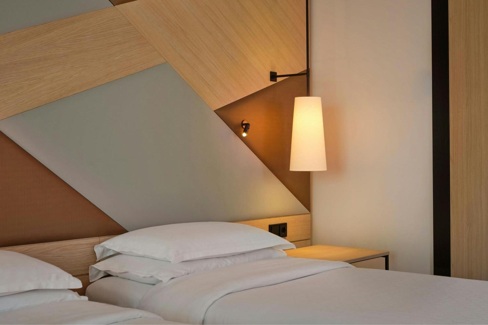 Twin Room with Club Lounge Access