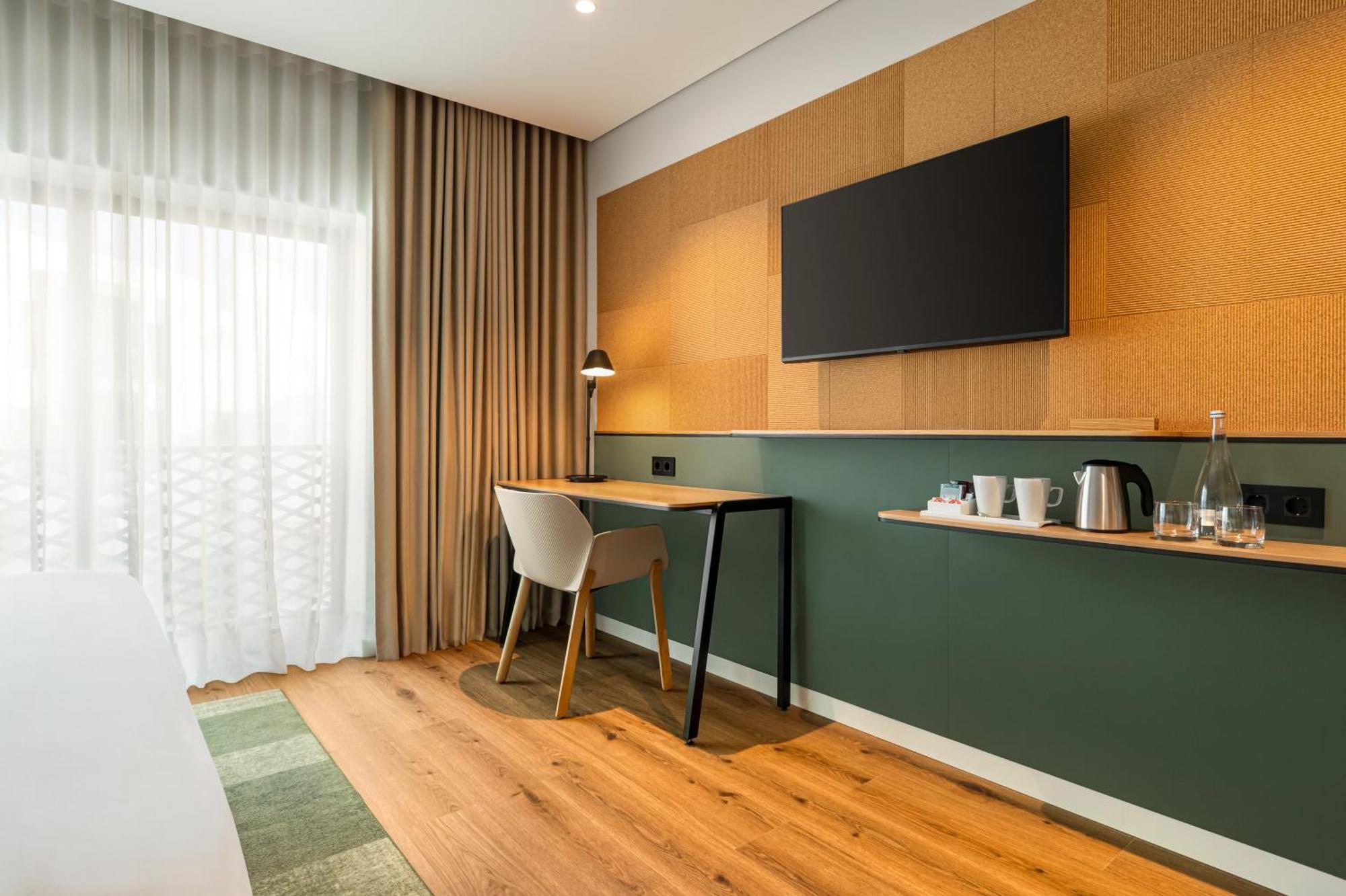 Standard Queen Room