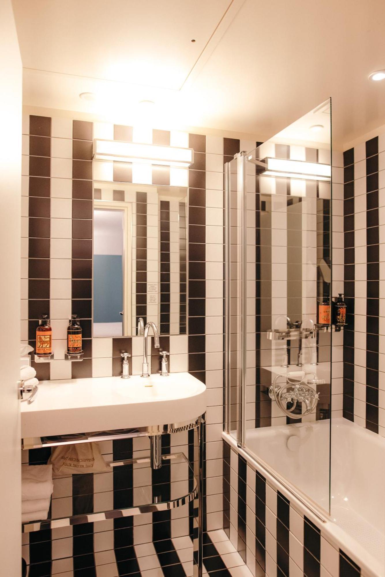 Deluxe Twin Room Pool Access