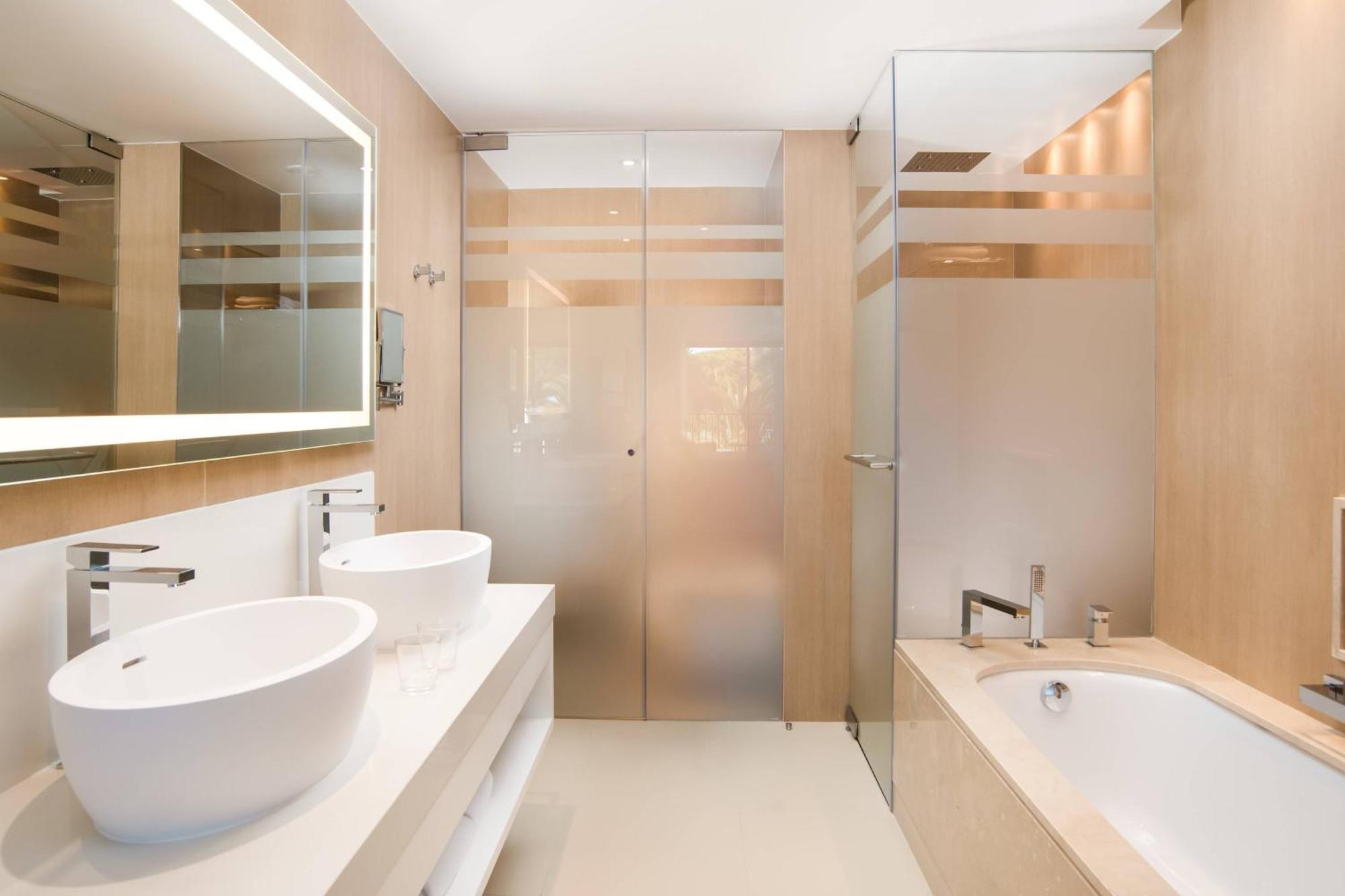 Suite met 3 Slaapkamers en Balkon - Uitzicht op het Resort