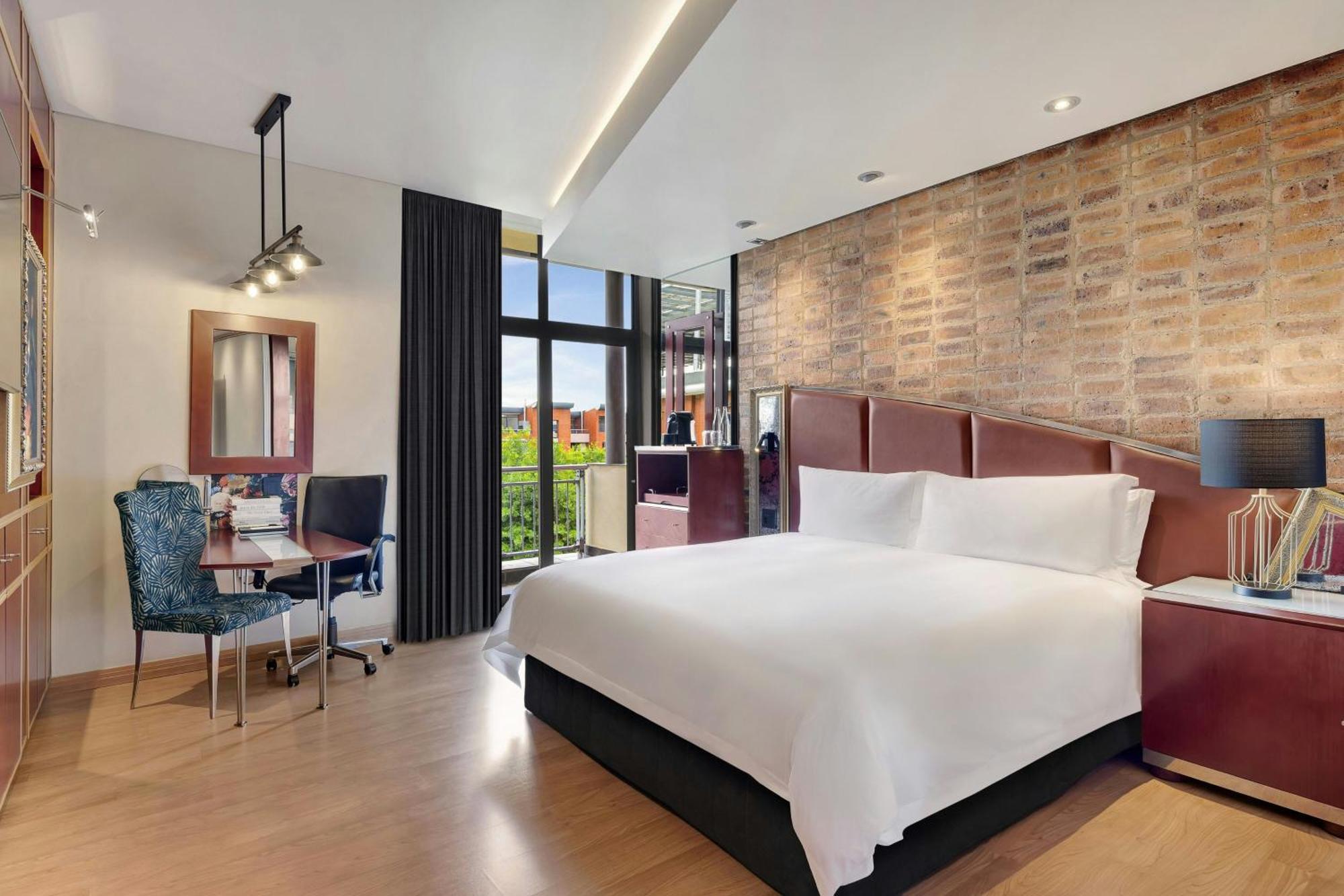 Deluxe Guest Room 1 King