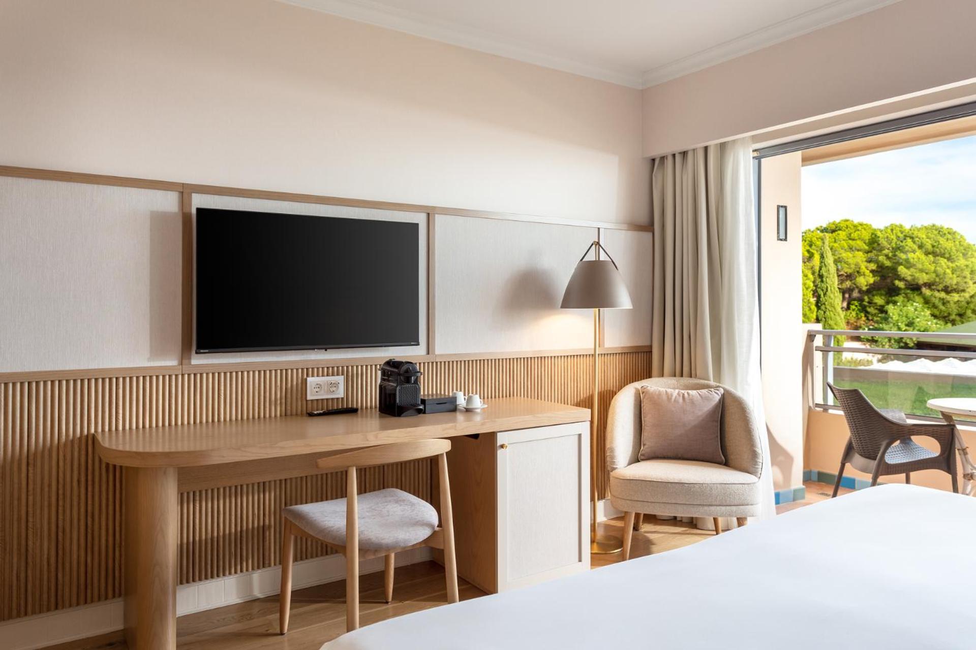Double or Twin Room with Sea View
