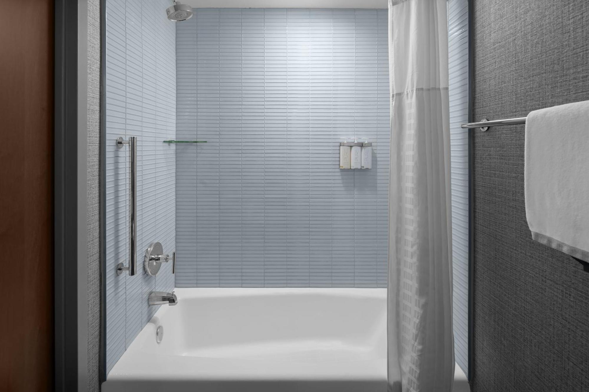 Habitación con cama extragrande - Adaptada para personas de movilidad reducida