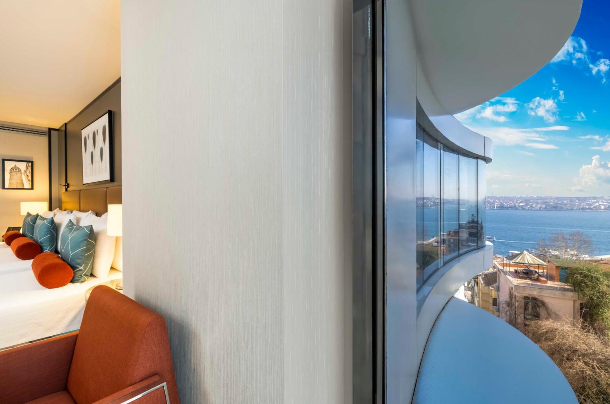 Deluxe Triple Partial Sea View Room