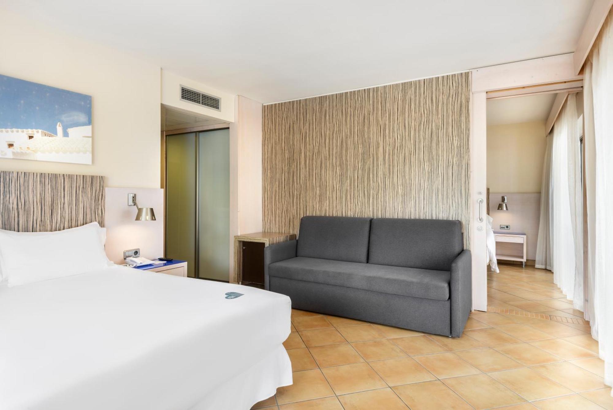Quarto Familiar (2 Adultos + 2 Crianças)
