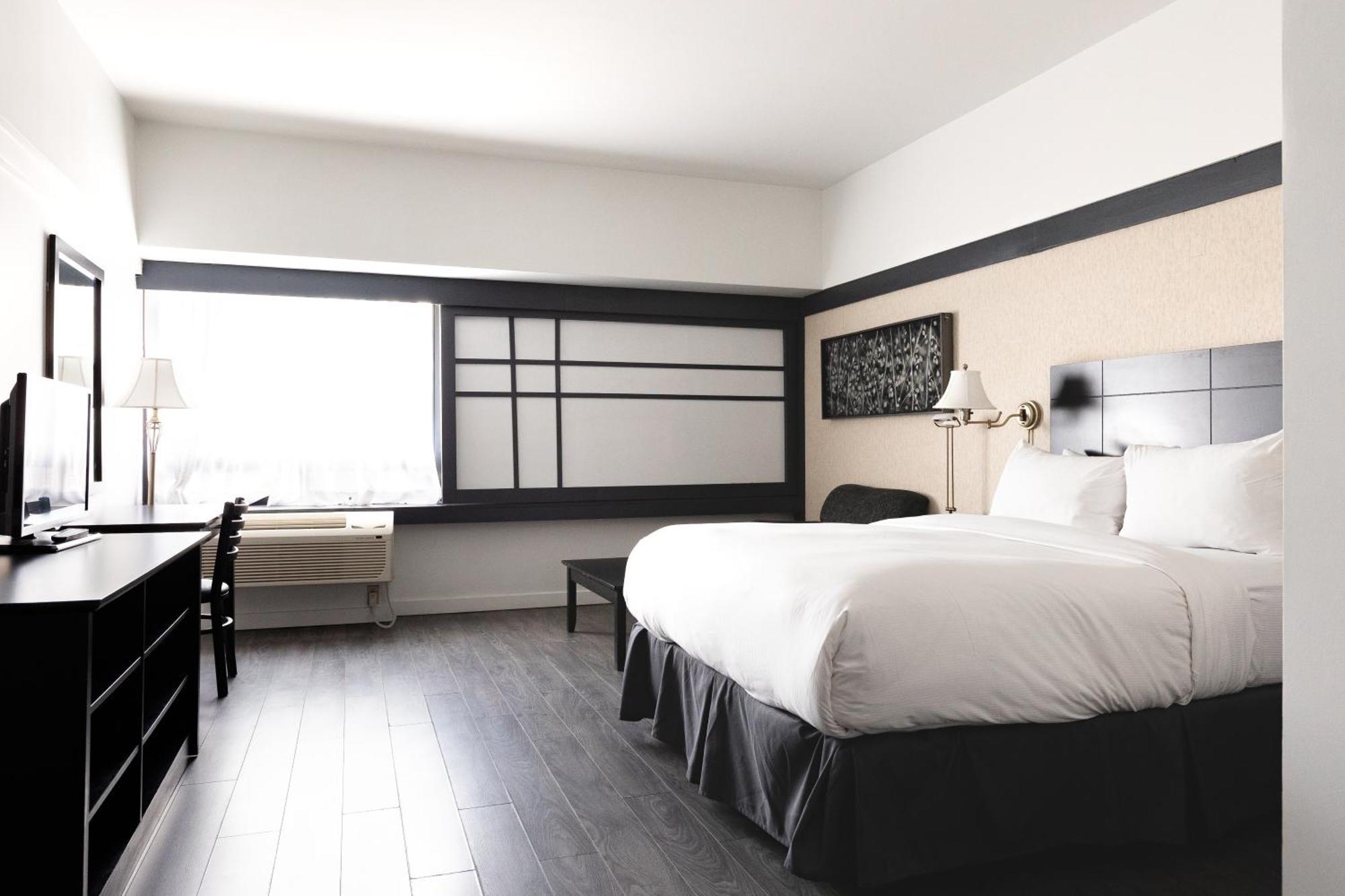Standard Queen Room