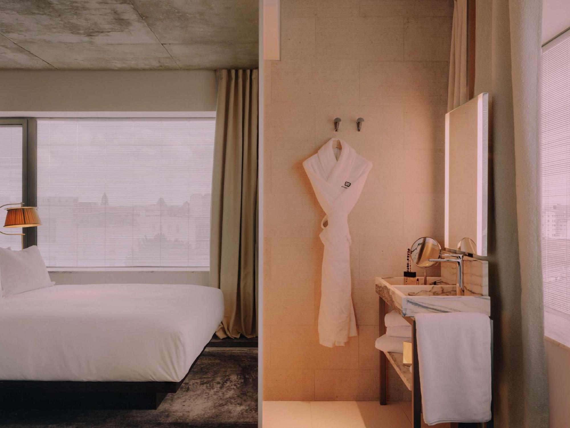 Deluxe King Room,1660828676:JPEG
