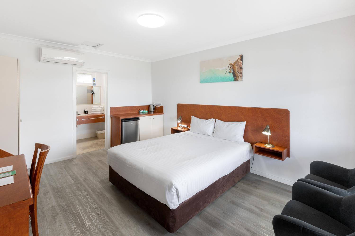 Standard Queen Room