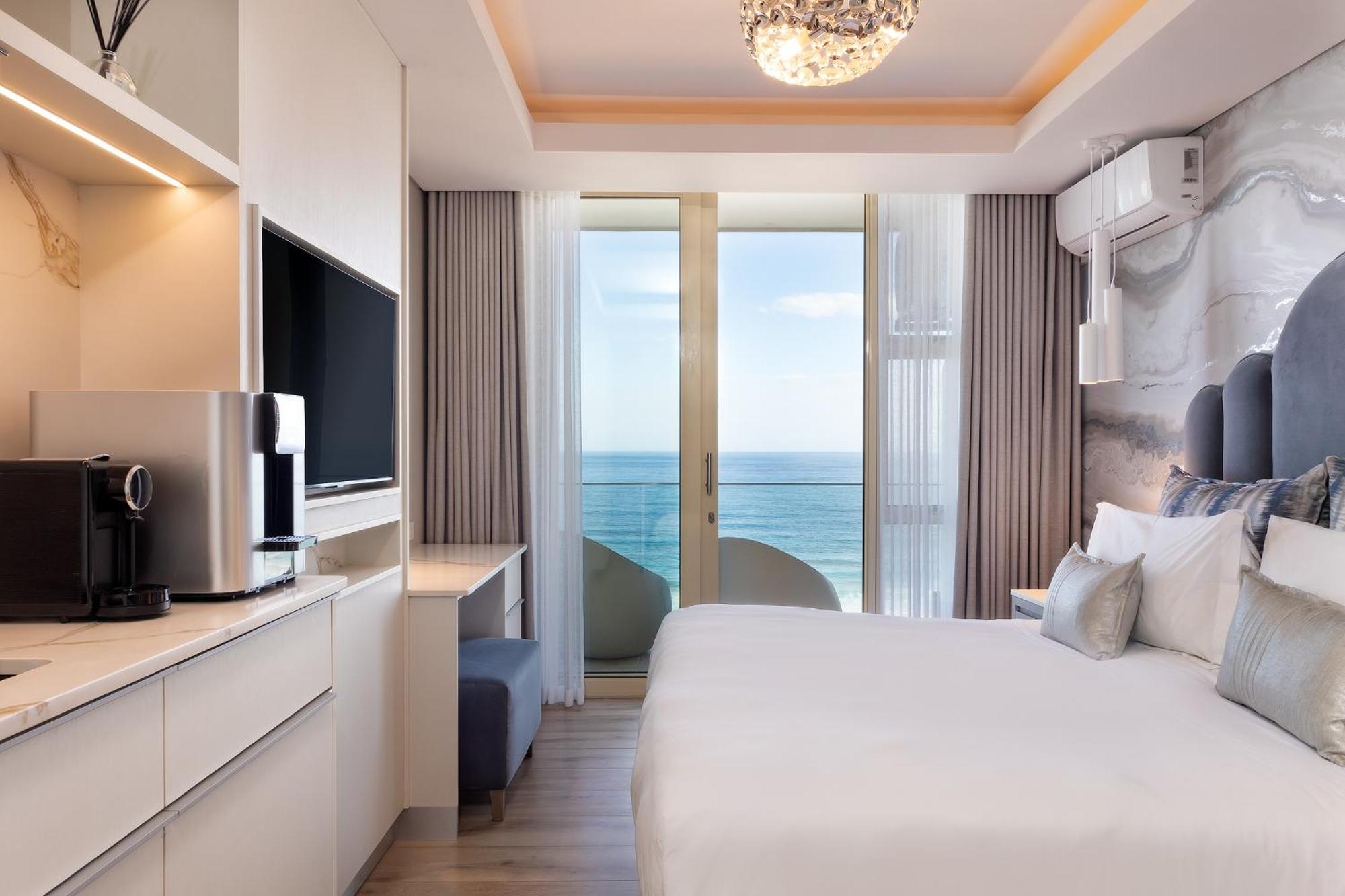 Sea Facing Room,1758319288:JPEG