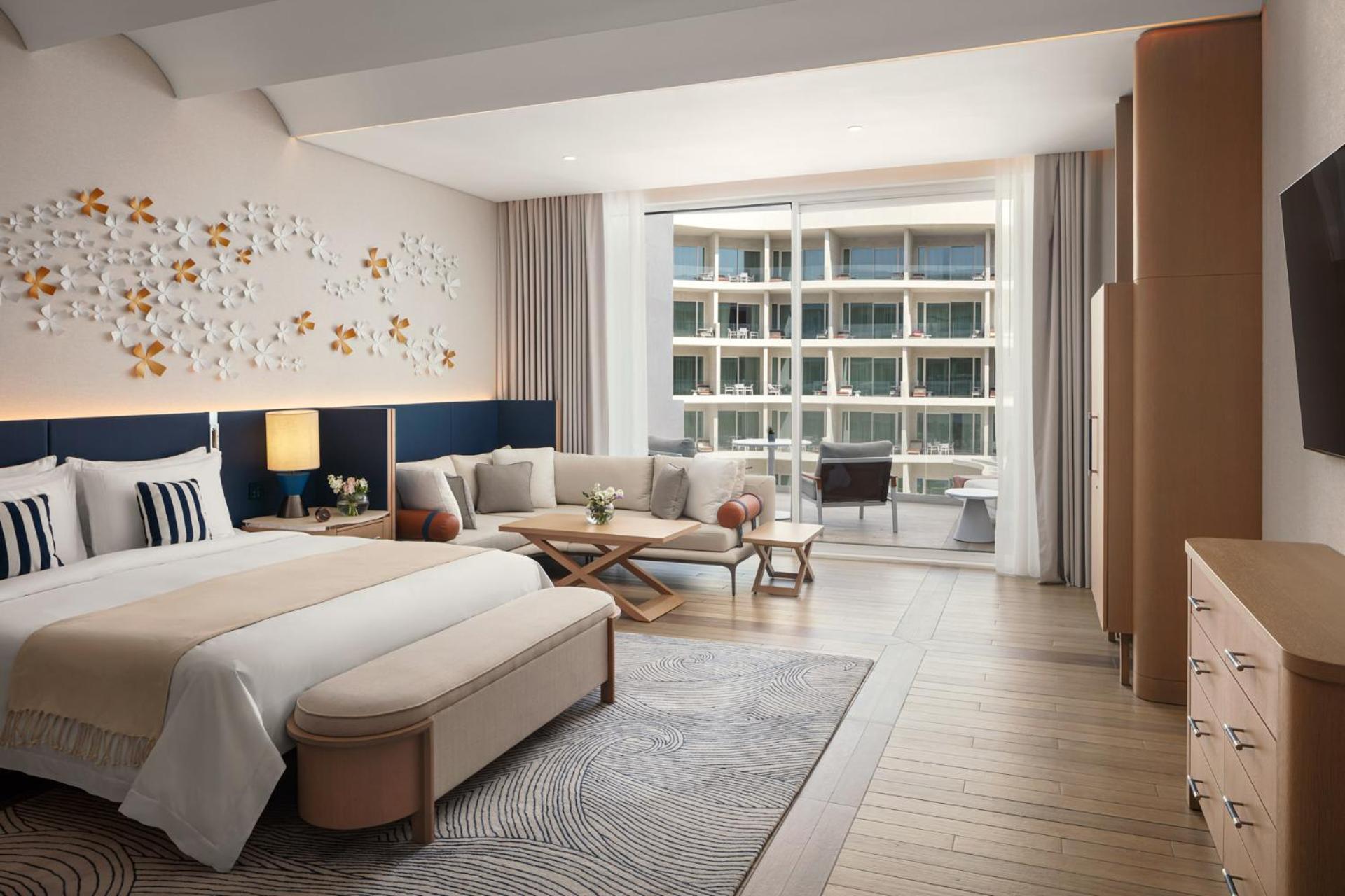 Deluxe King Room Pool View