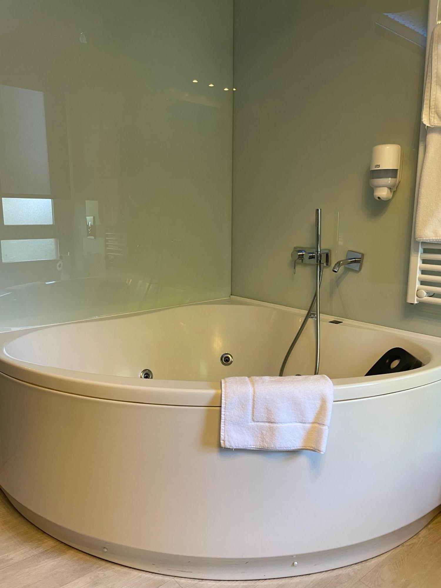 Double Room Spa Bath