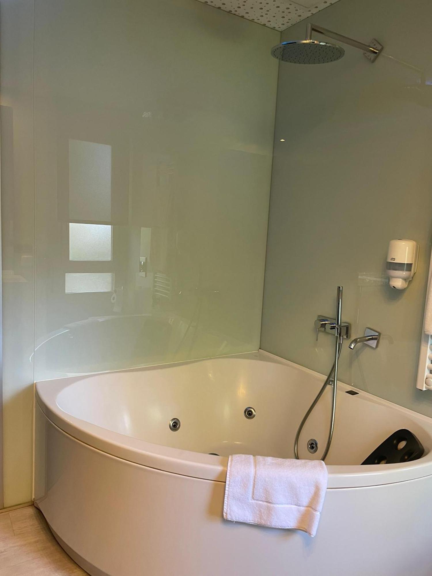 Double Room Spa Bath