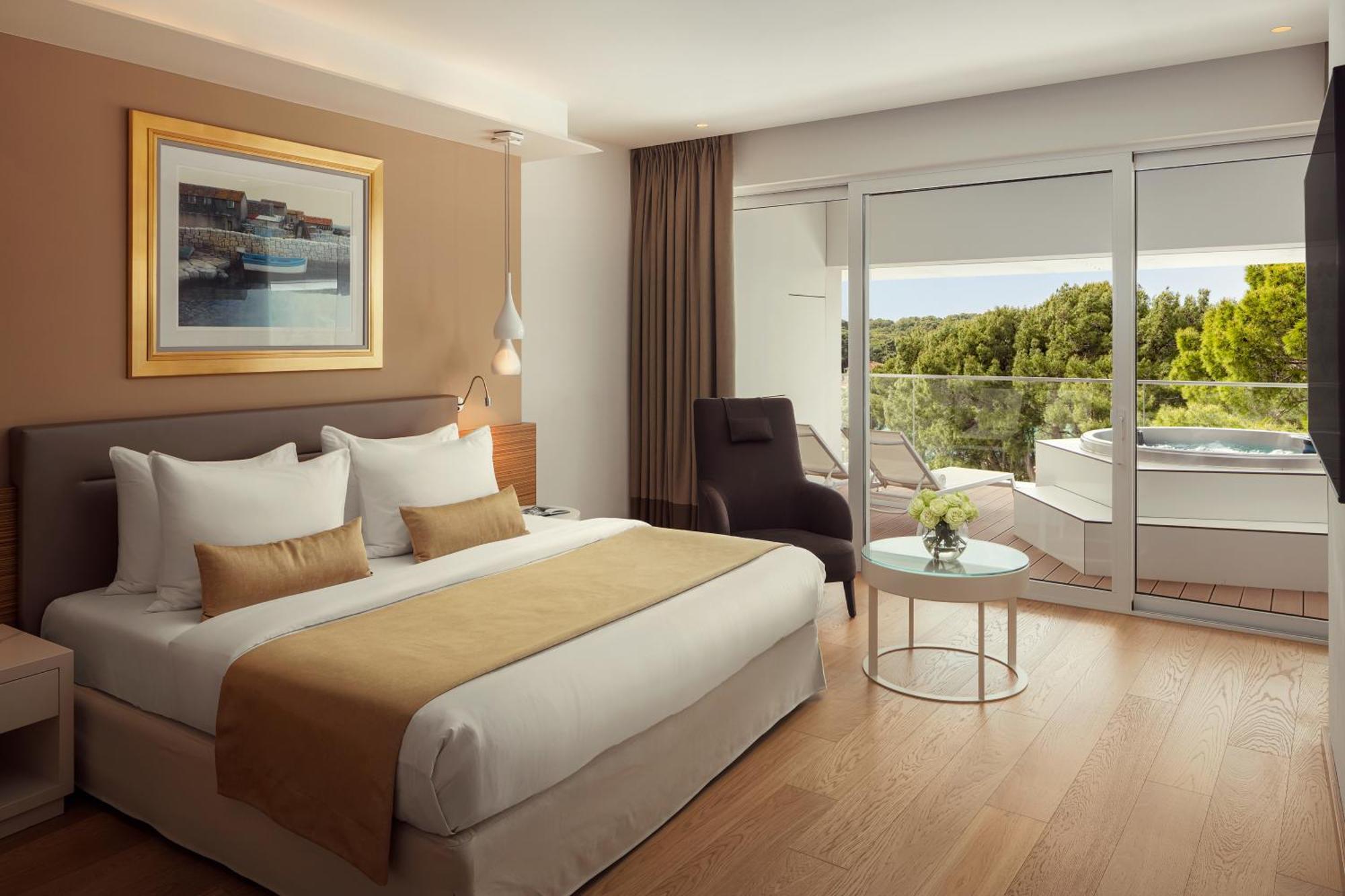 Executive Suite with Terrace,1671868358:JPEG
