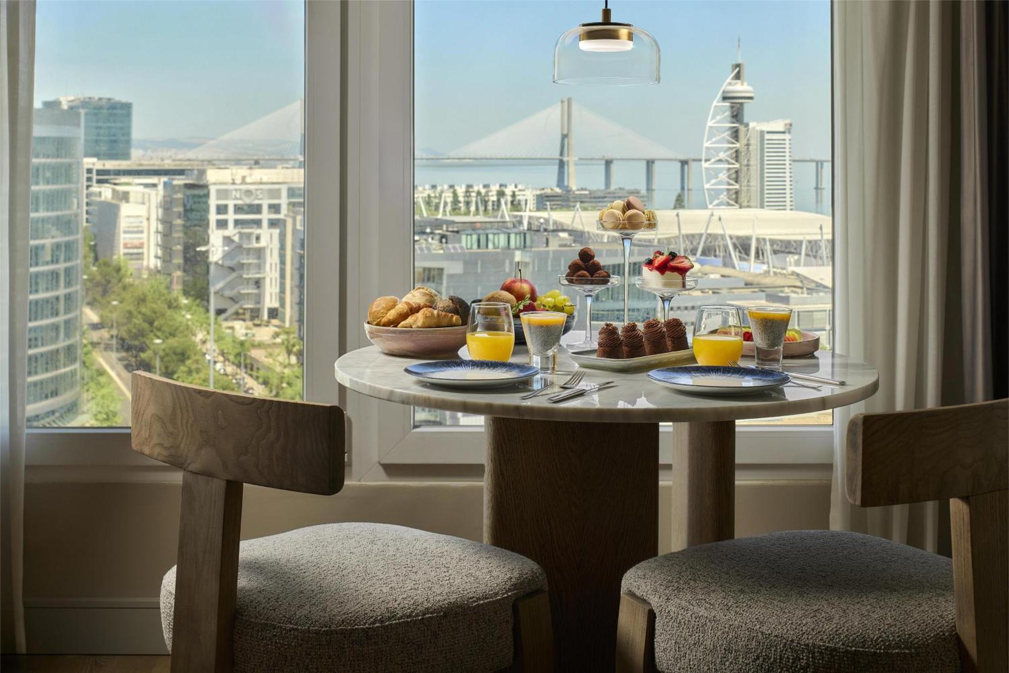 Suite Junior con camas supletorias y vistas al río