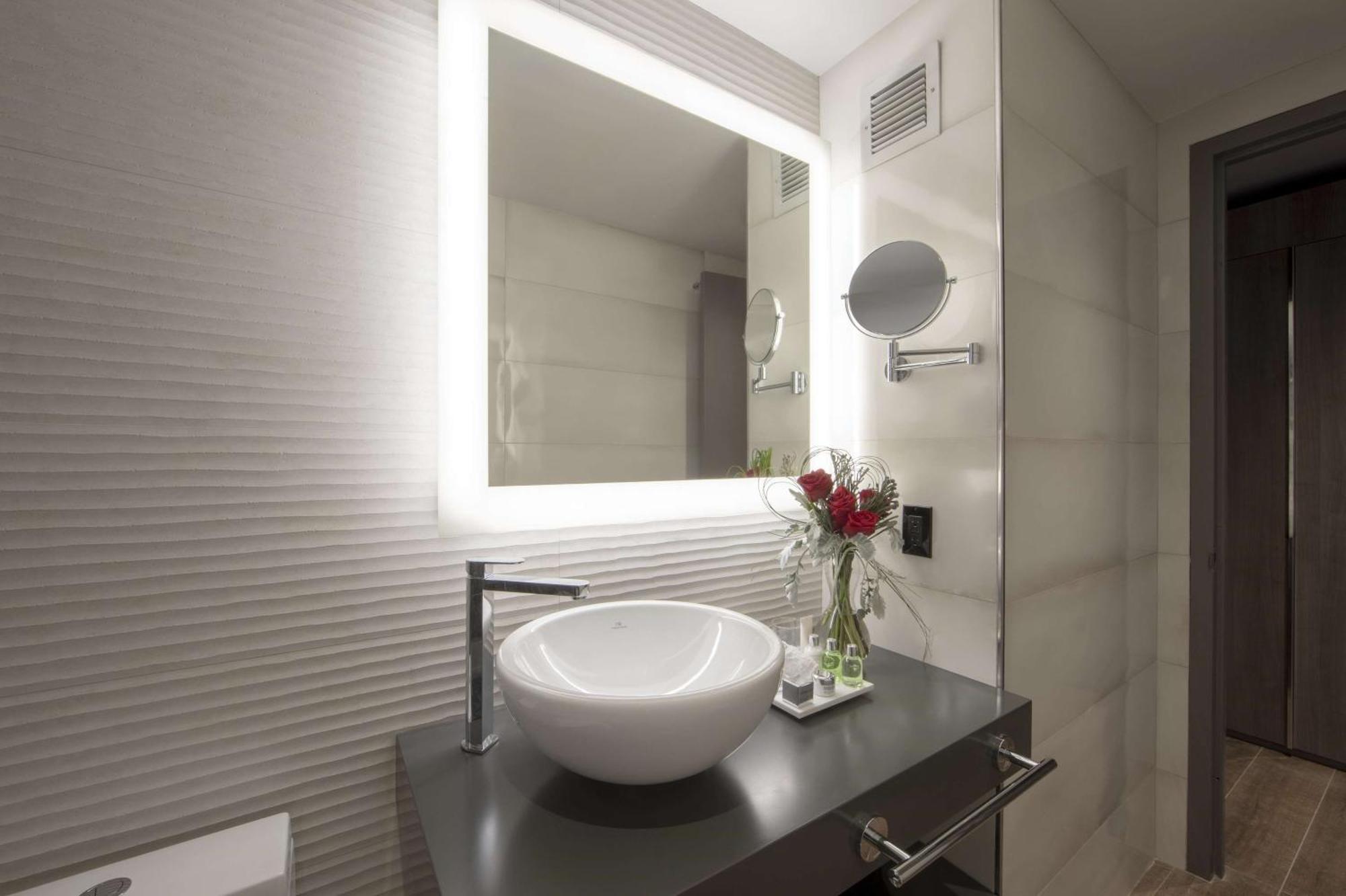 Quarto Premium com 2 Camas de Solteiro e Vista da Cidade