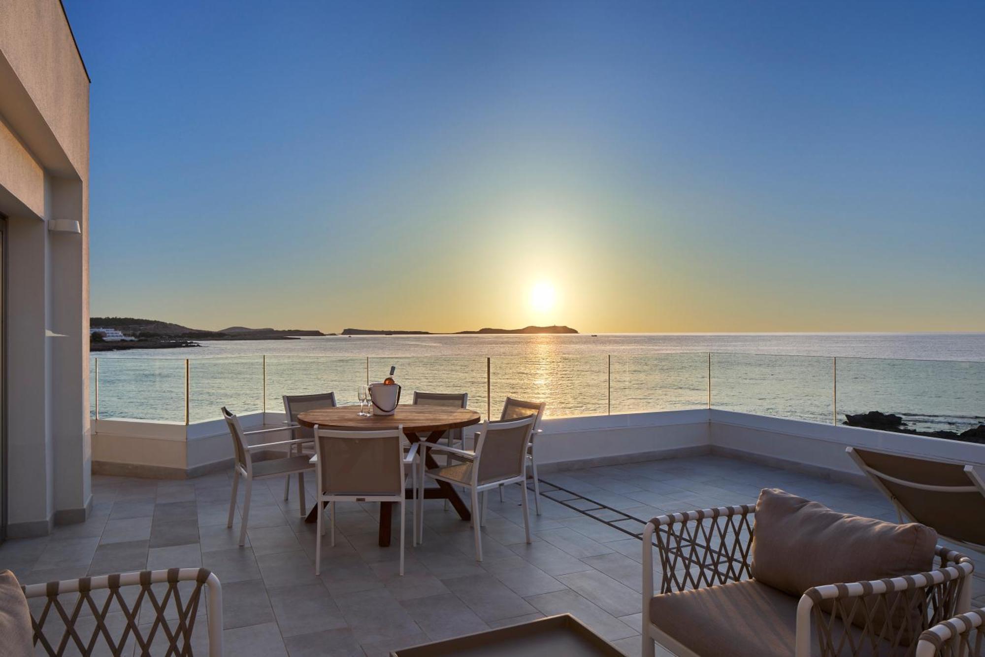 Presidential Two-Bedroom Suite with Panoramic Sea View and Big Terrace
