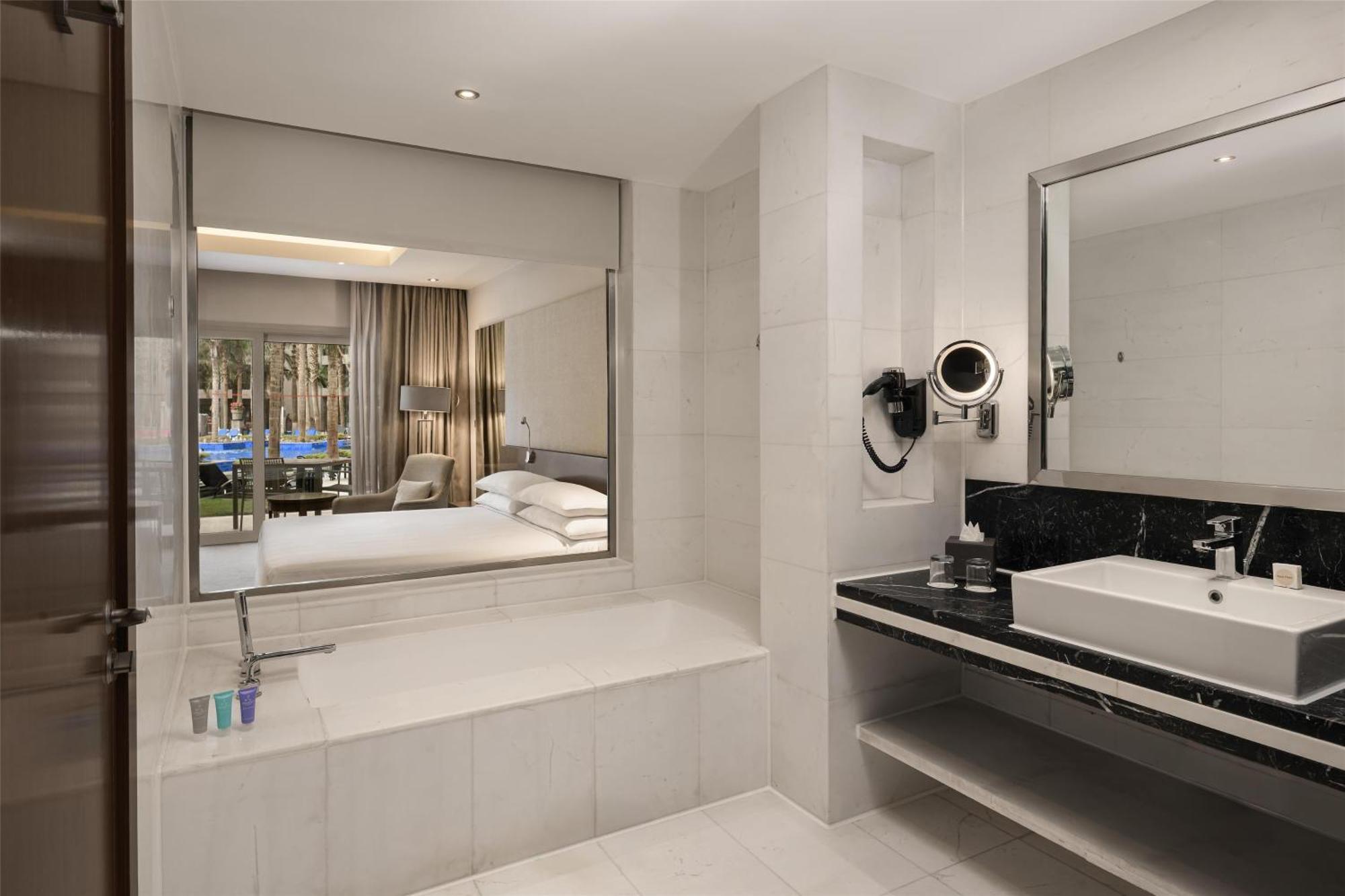 Deluxe Room Direct Pool Access