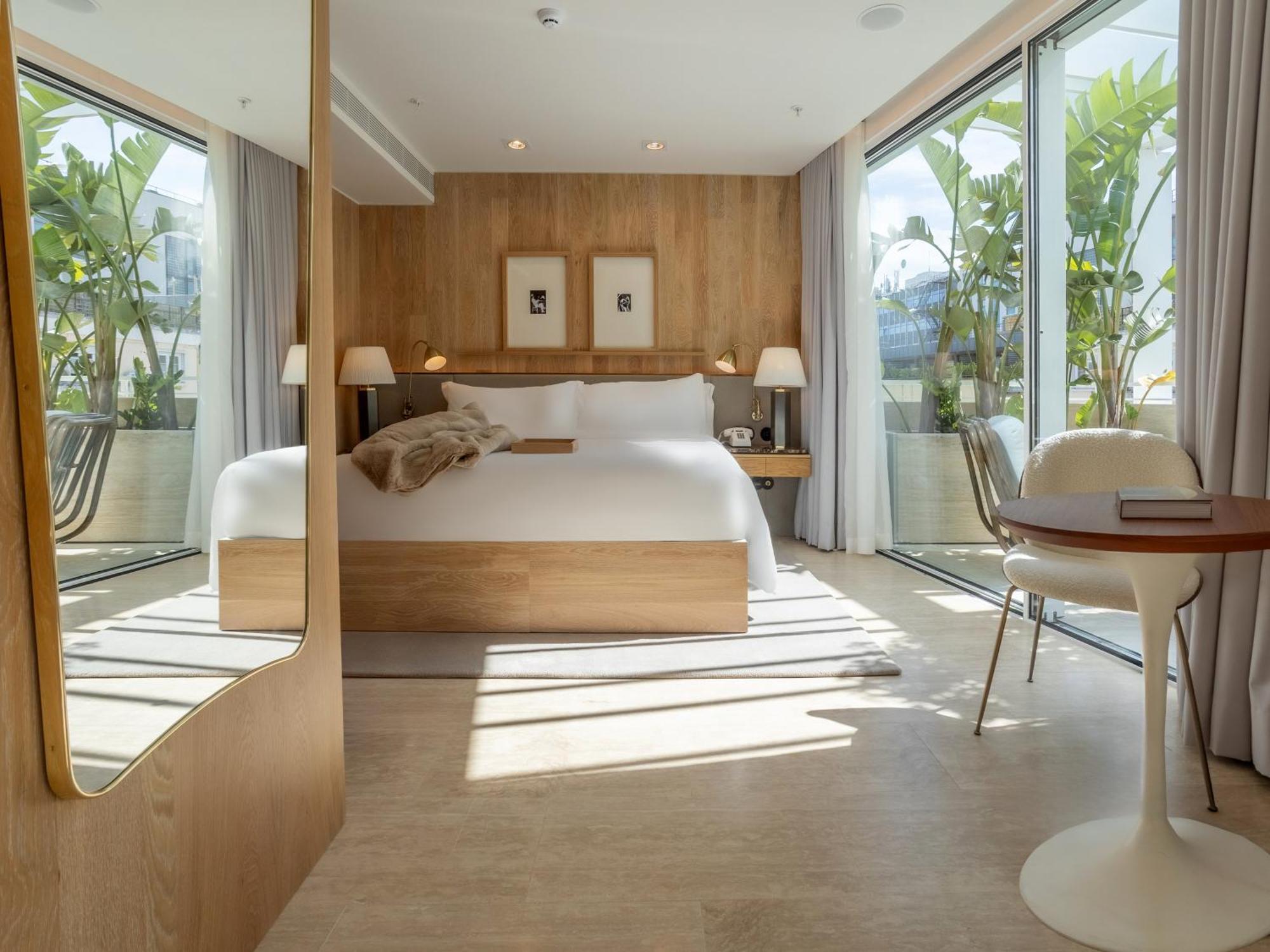 Contemporary Suite Balcony