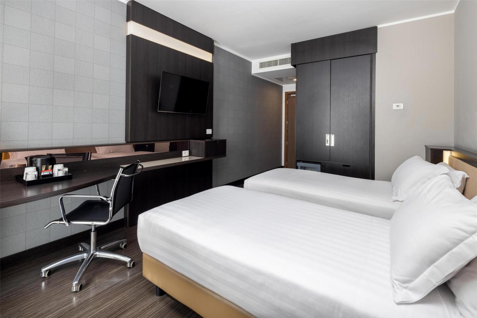 Standard Double Room with Two Single Beds - Non-Smoking