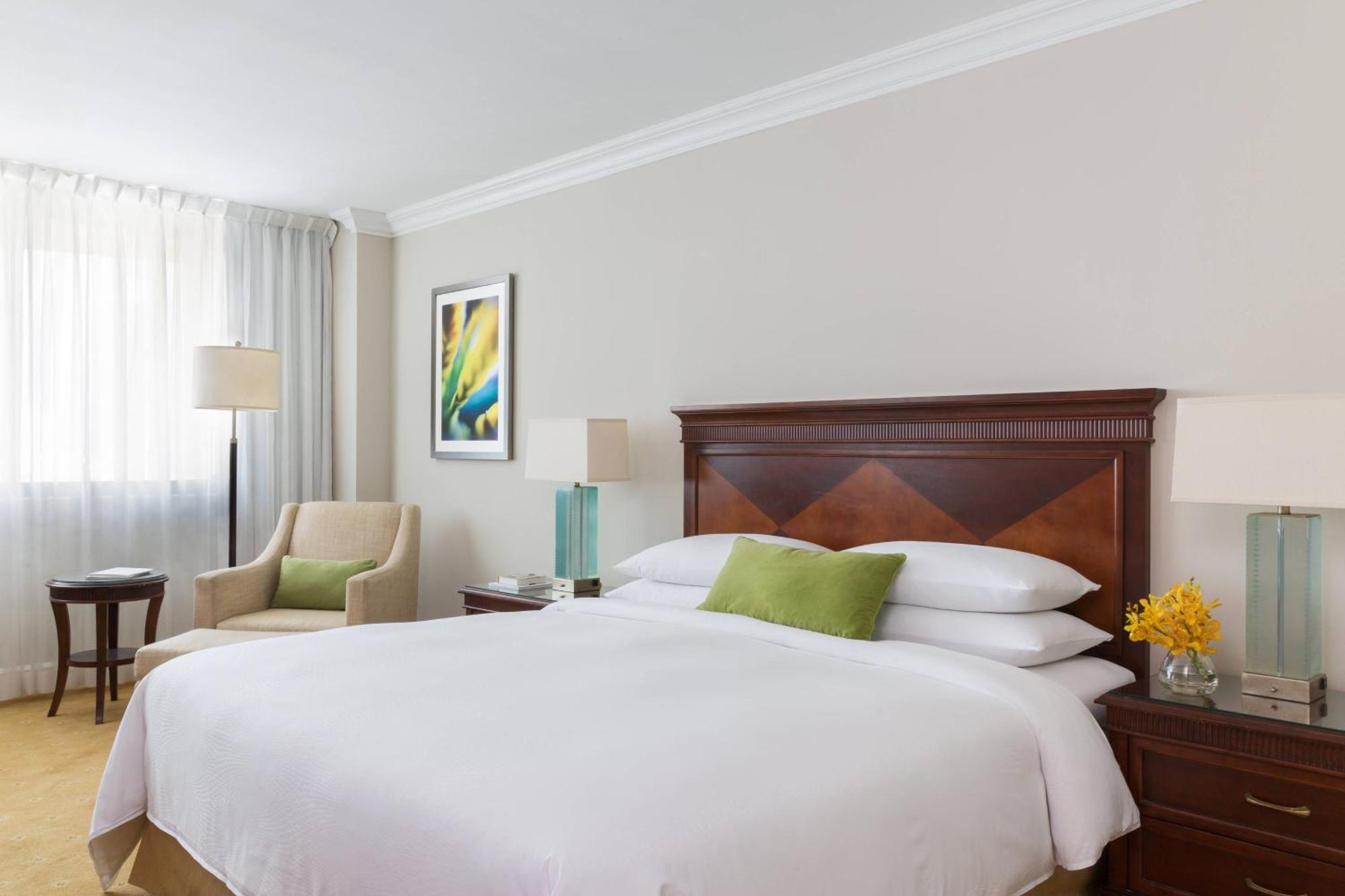 Concierge Level Guest Room 1 King