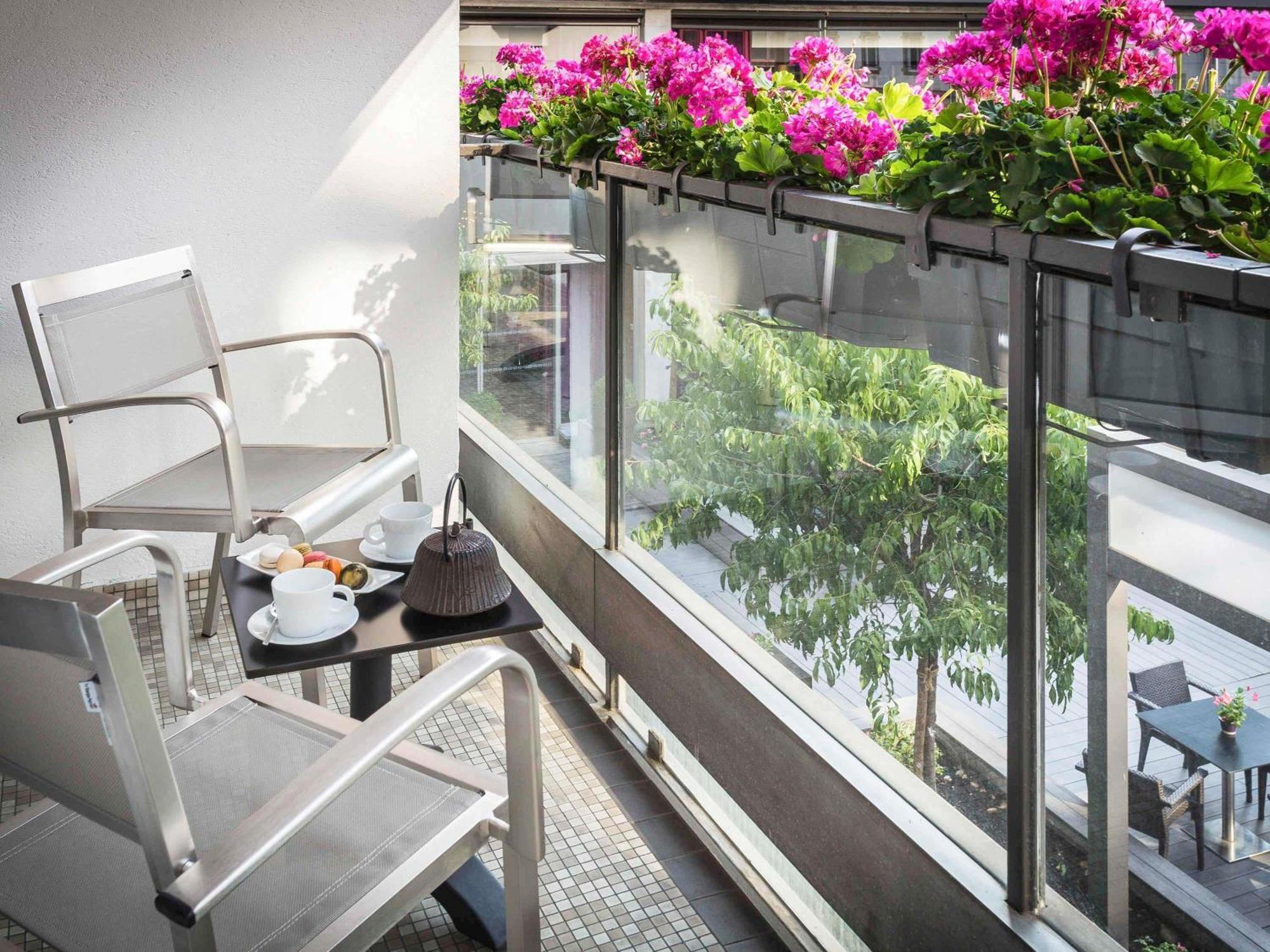 Superior Queen Room  Balcony Garden View