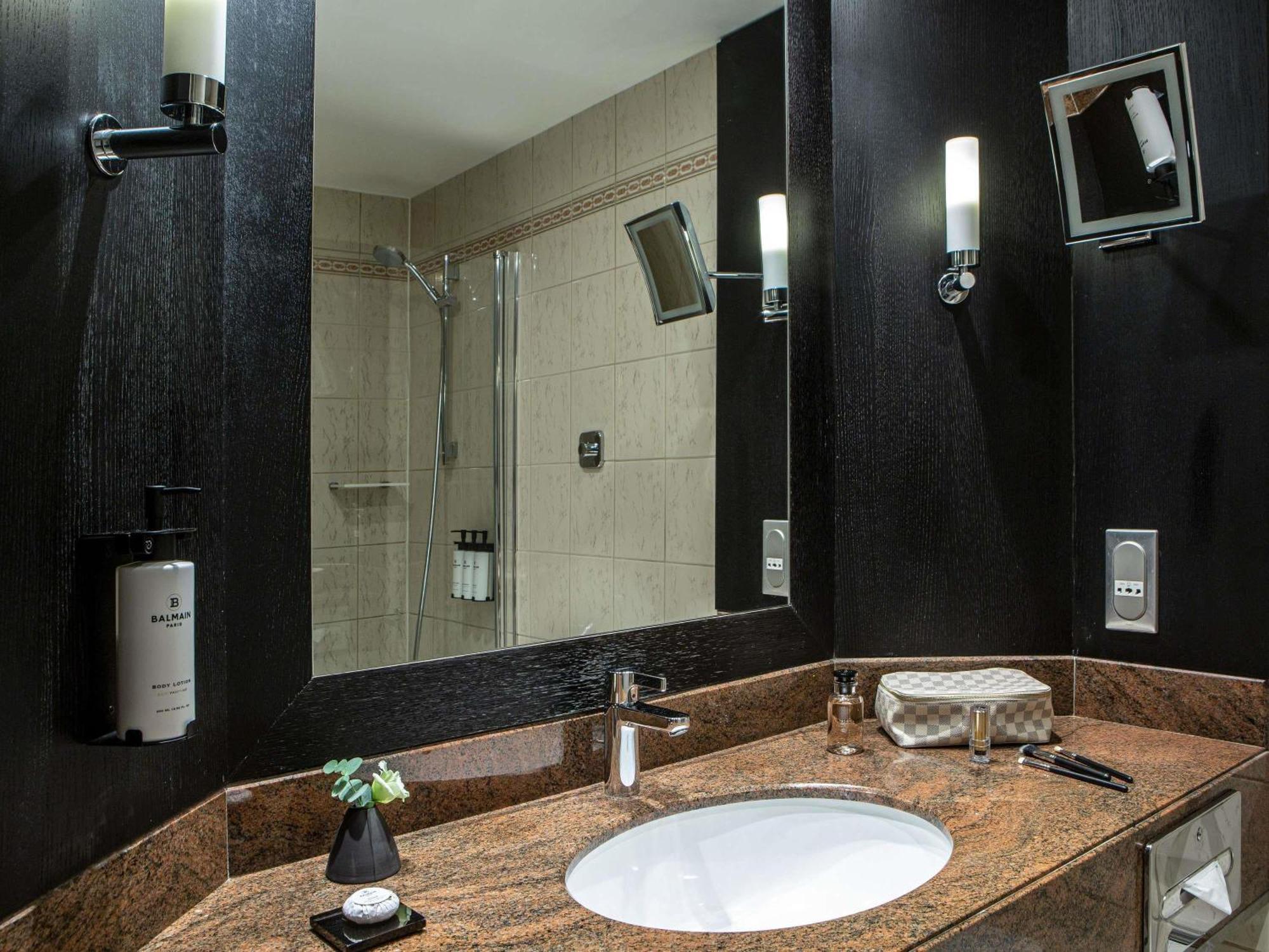Superior King or Twin Room Garden View
