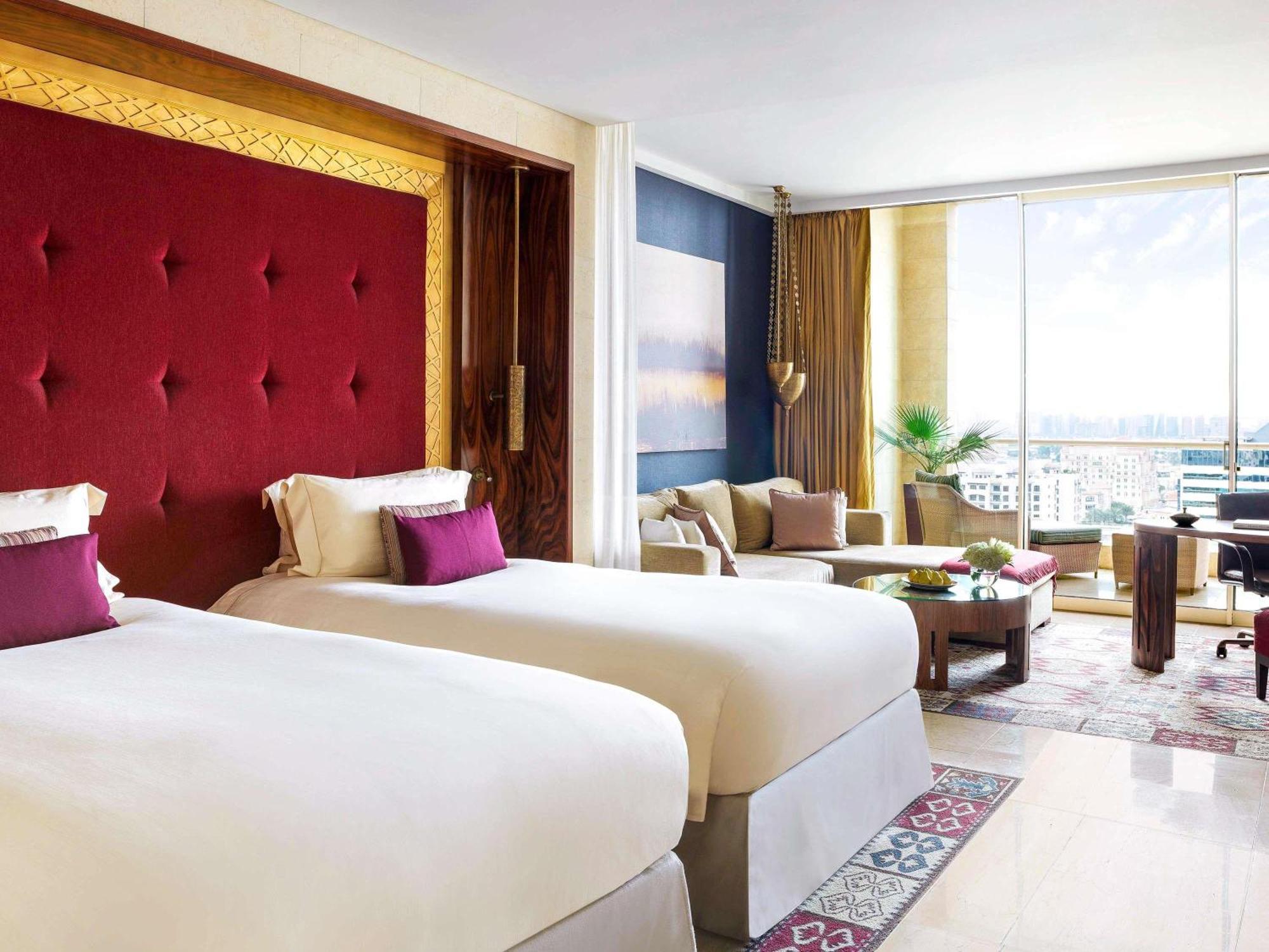 Camera doppia con letti singoli Raffles Club con Terrazza e Accesso Club Lounge - Include Colazione Giornaliera, Drink e Tartine la sera